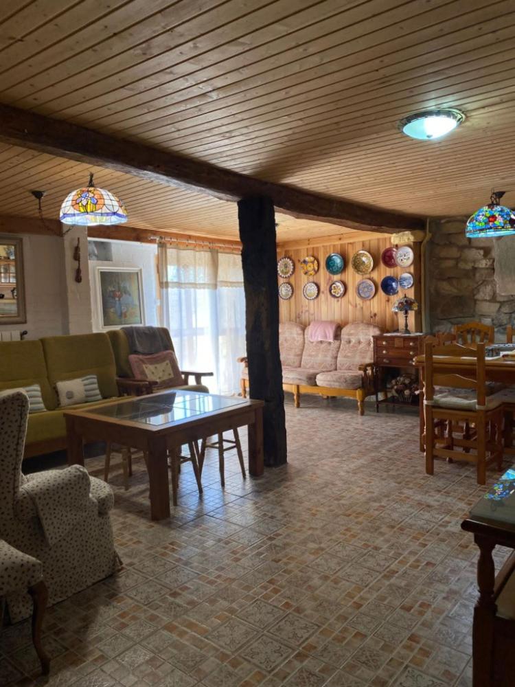 Five-Bedroom House photo 2