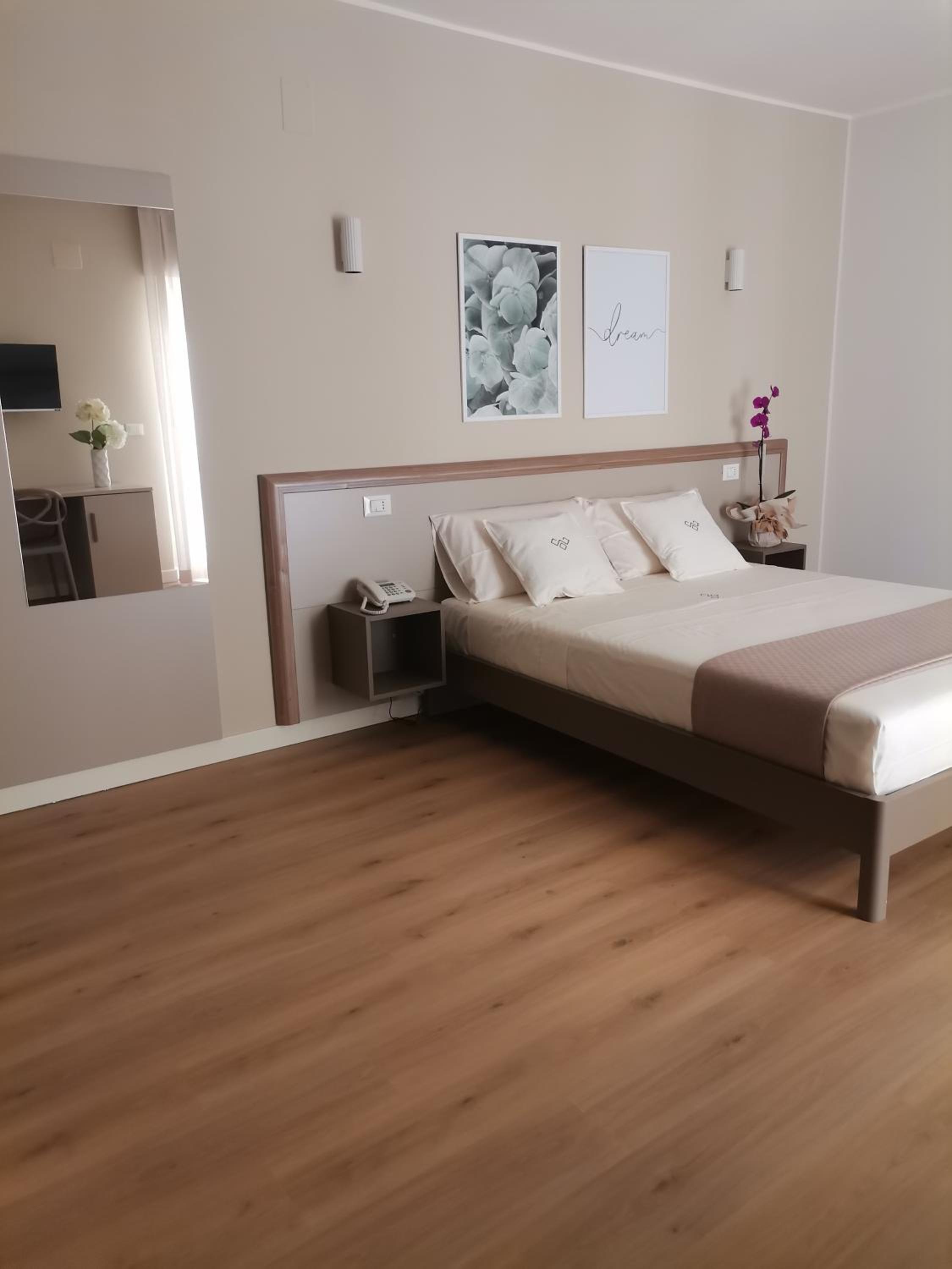 Quadruple Room with Bathroom - Photo 5