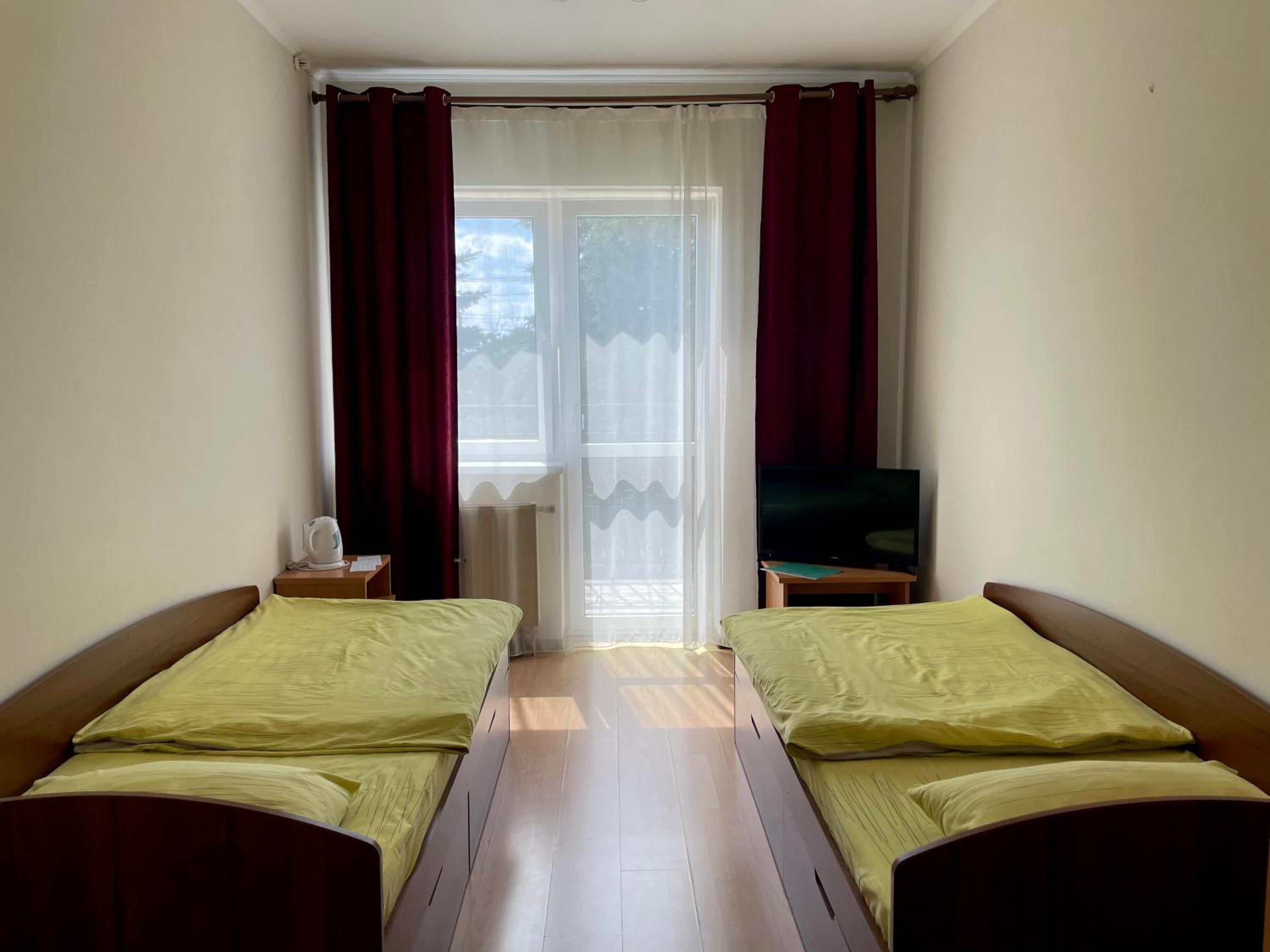 Budget Twin Room photo 2