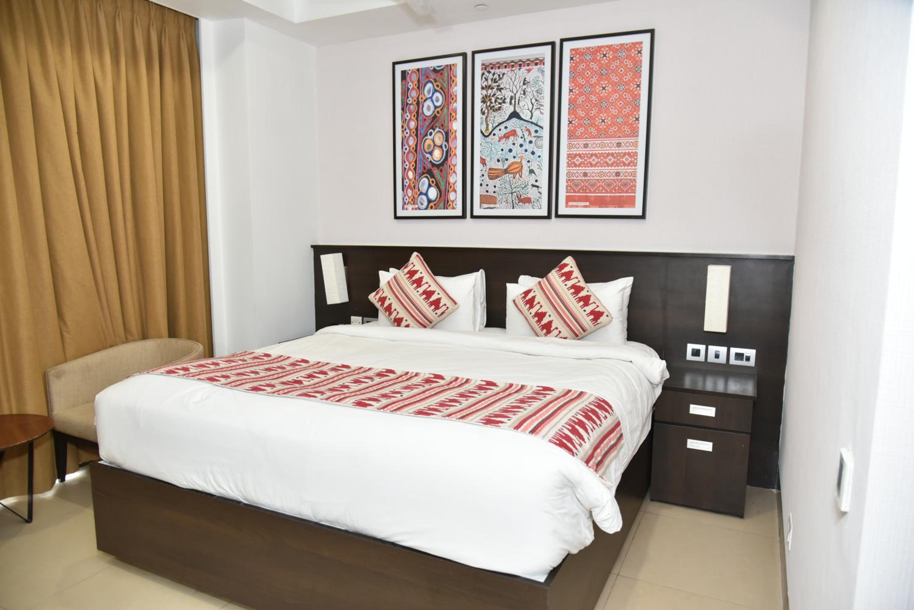1 King Bed, Superior Room, River View, Non-Smoking - Photo 2