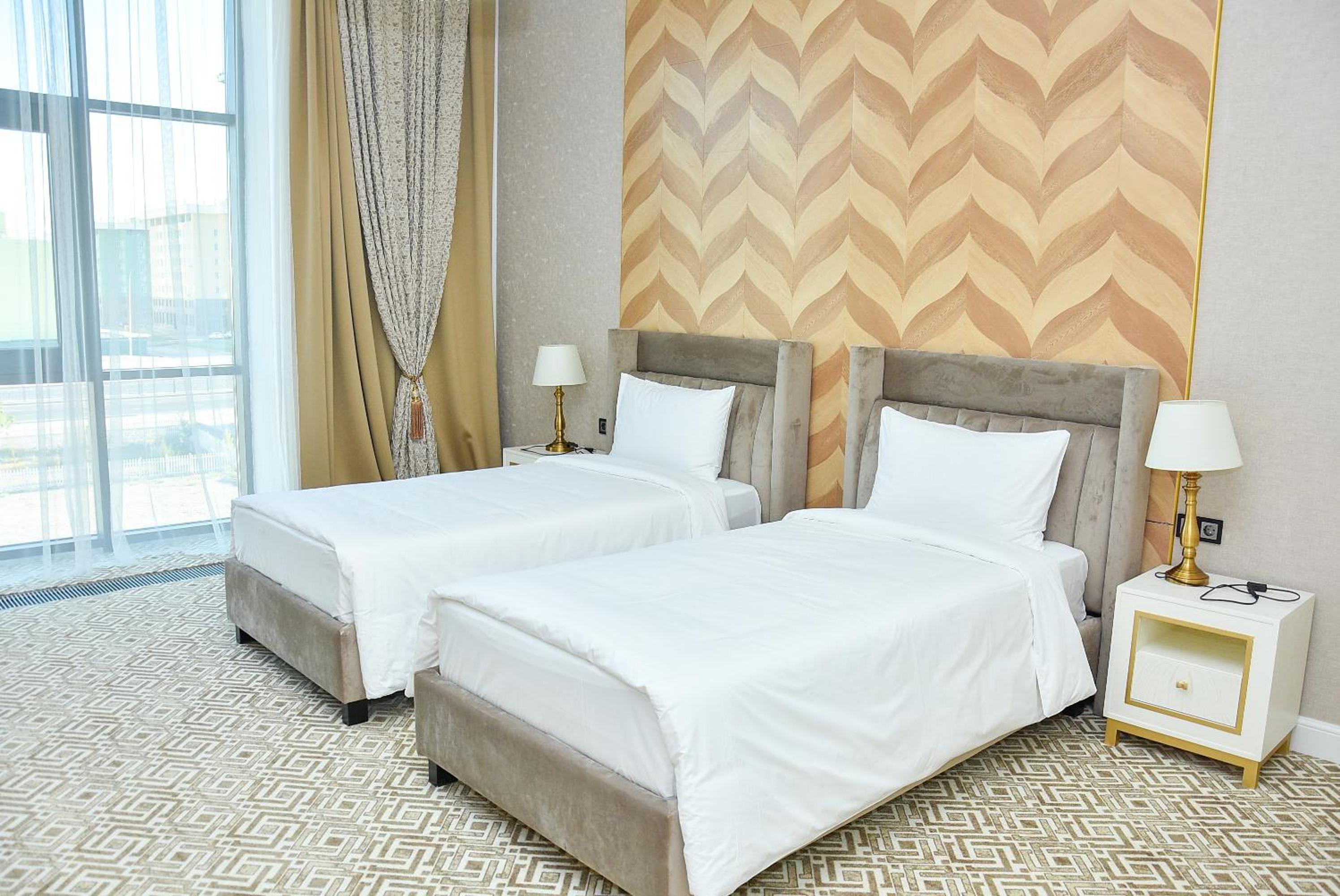 1 King Bed and 2 Single Beds, Suite, Non-Smoking - Photo 6