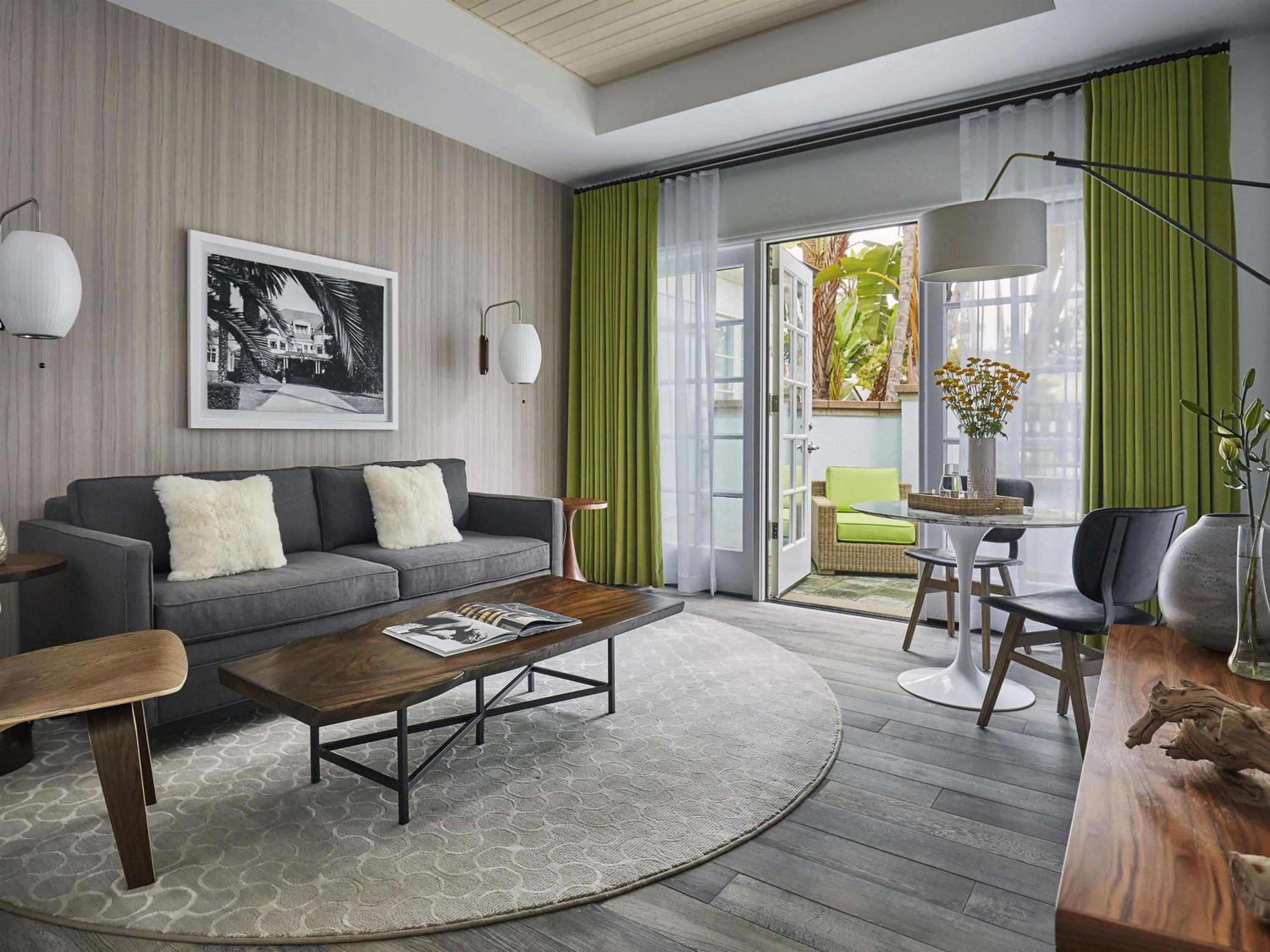 Bi-Level Bungalow King Suite