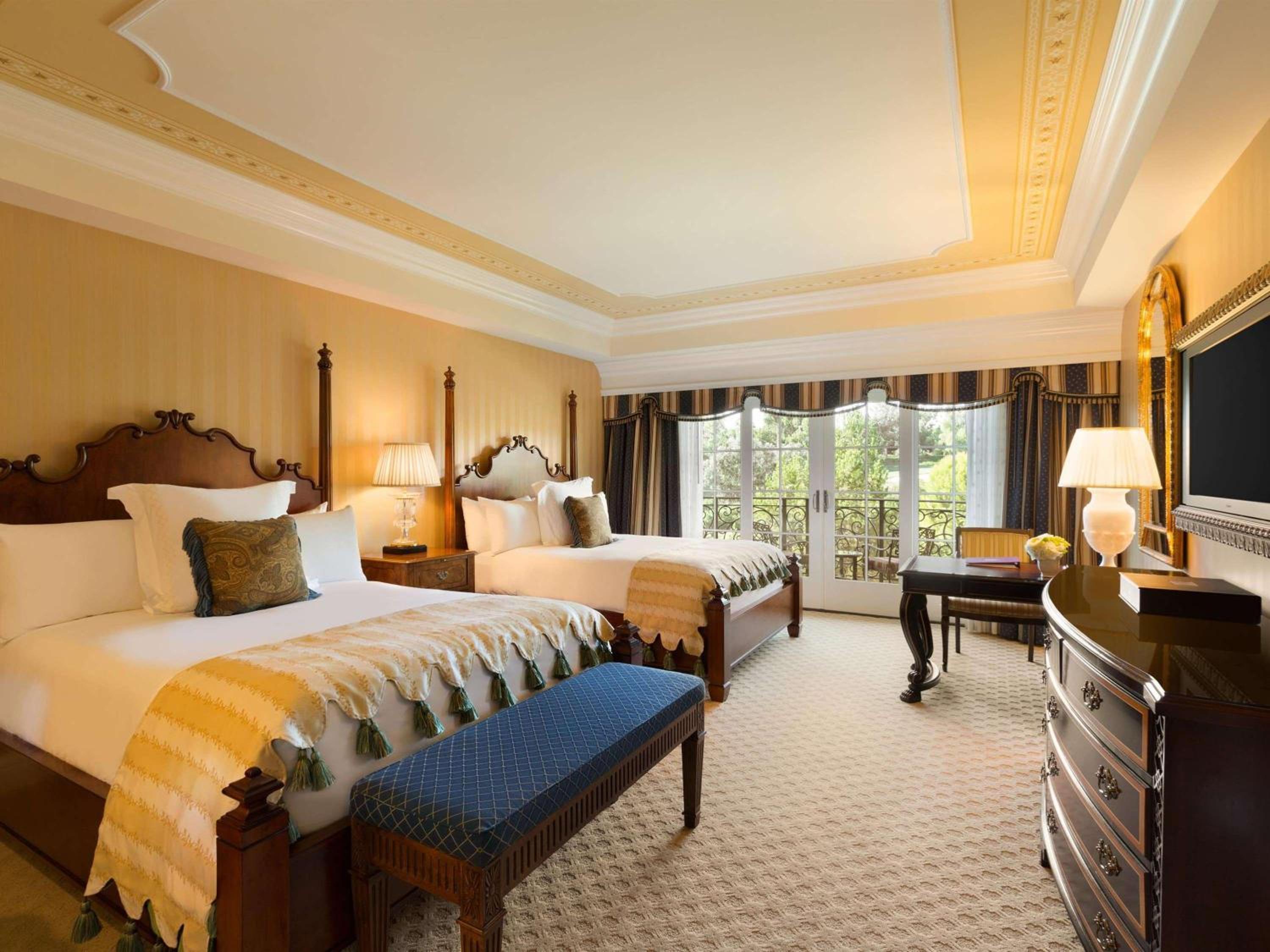 Paseo One-Bedroom King Suite with Sofa Bed and Fireplace - Photo 2