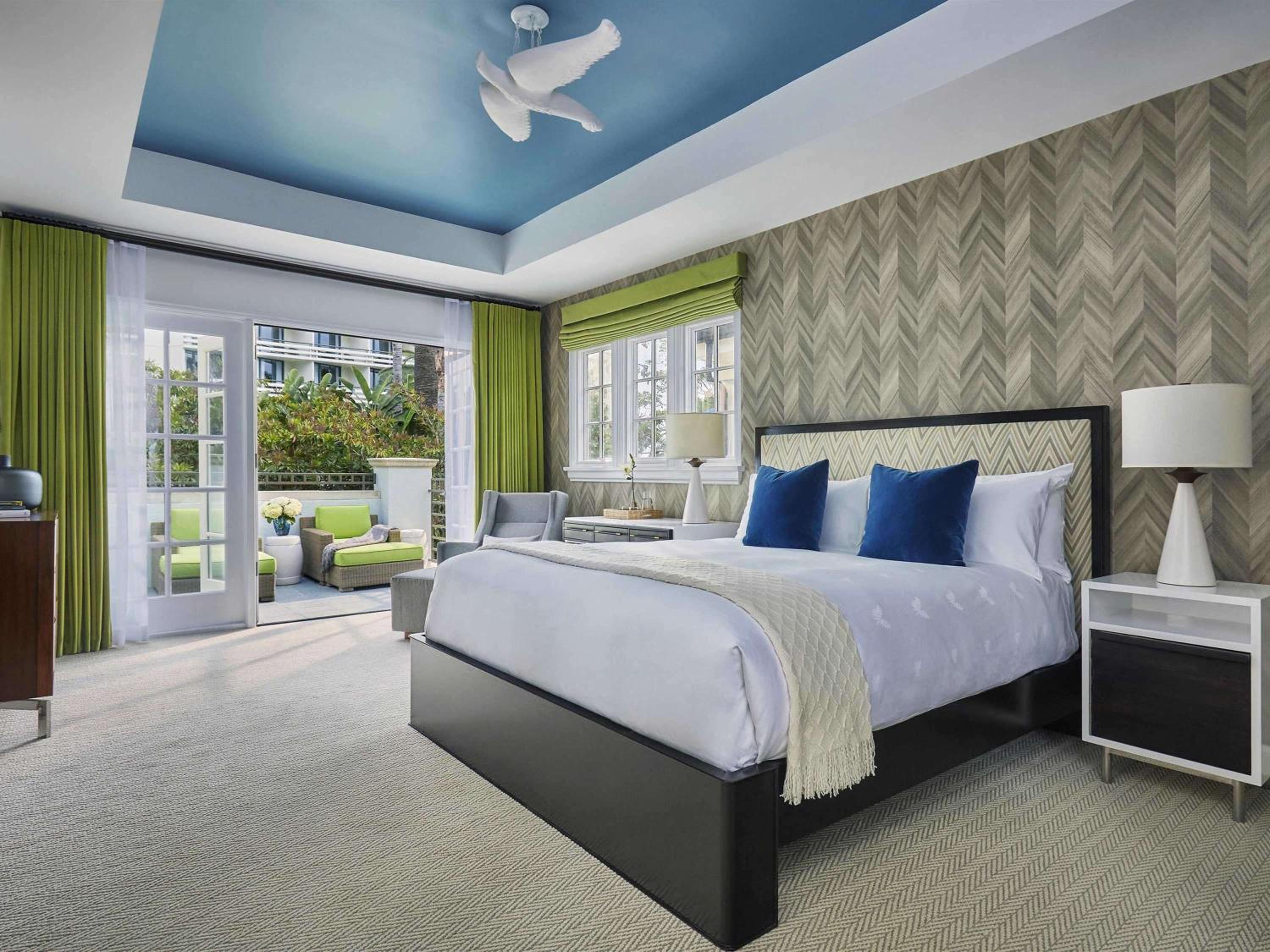 Bi-Level Bungalow King Suite