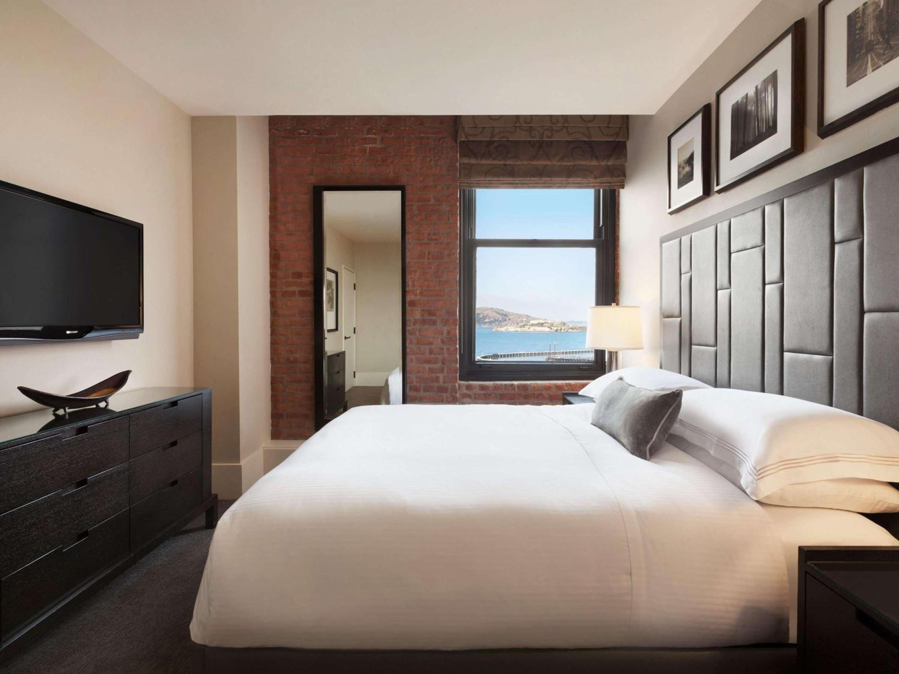 Two Bedroom Bay View Residence with Two King Beds and Sofa bed