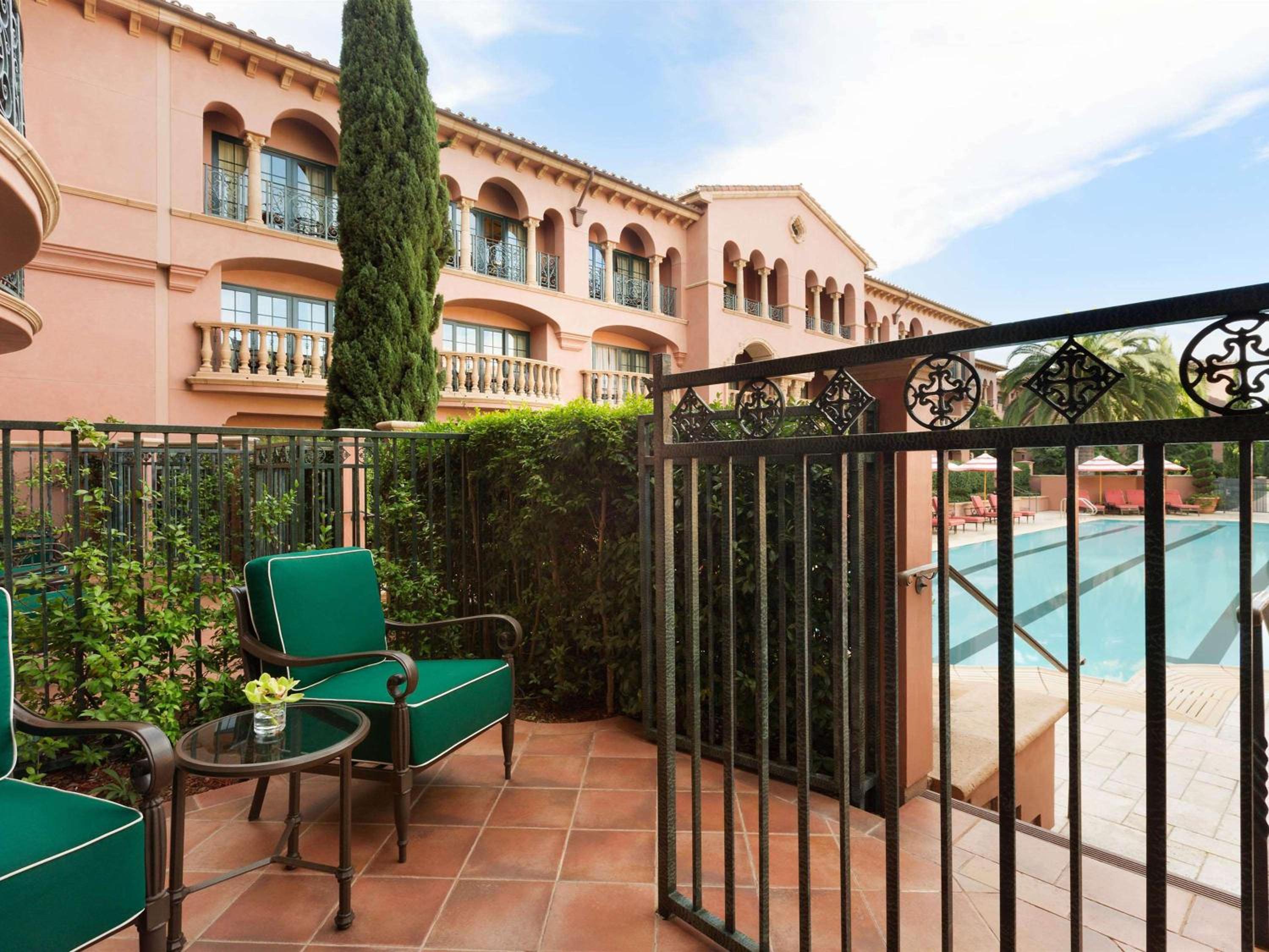 Signature Poolside King Room with Private Terrace - Ground Floor - Photo 2