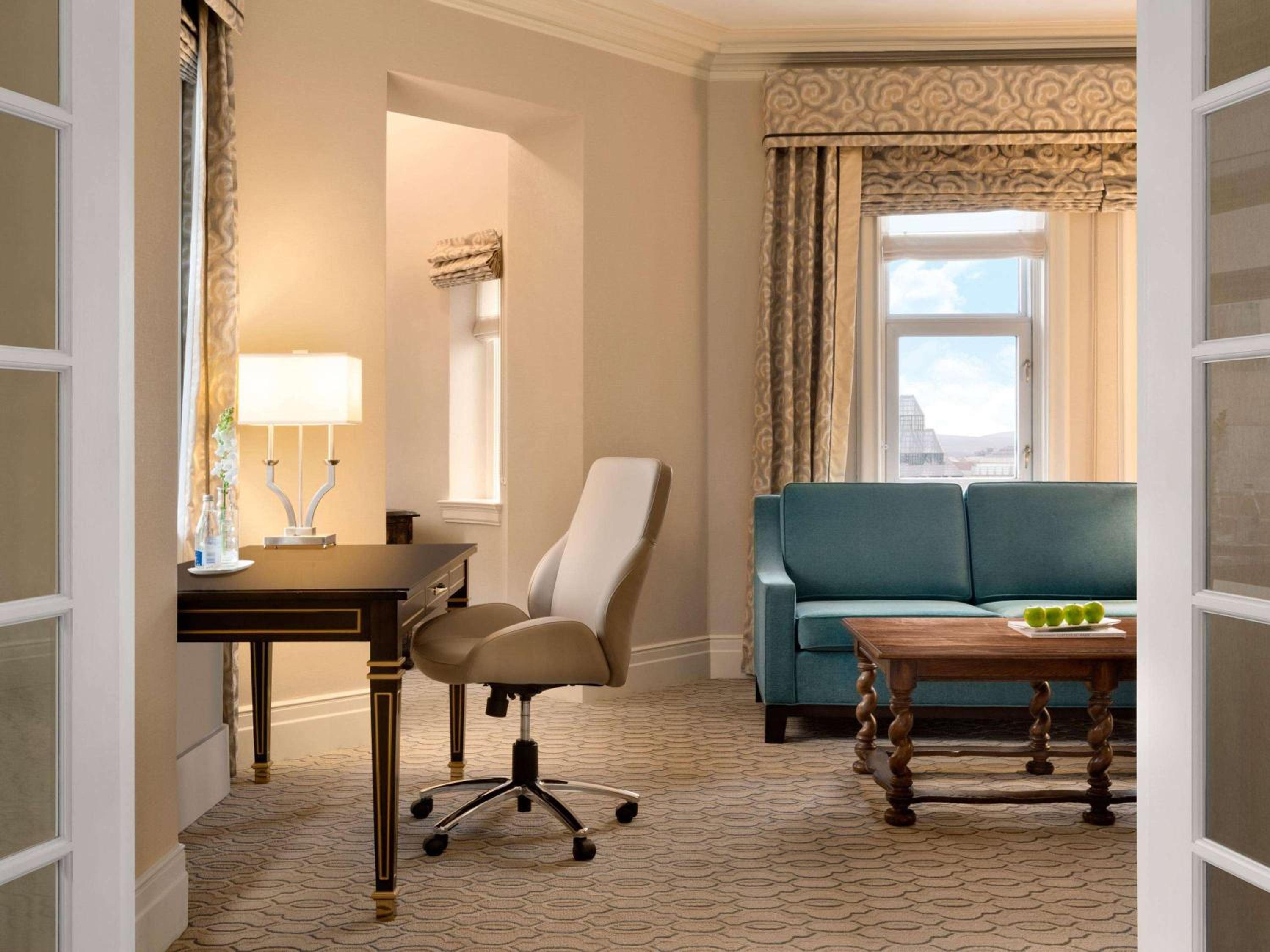 Fairmont Gold One Bedroom Suite Wih King Bed And Exclusive Lounge Access