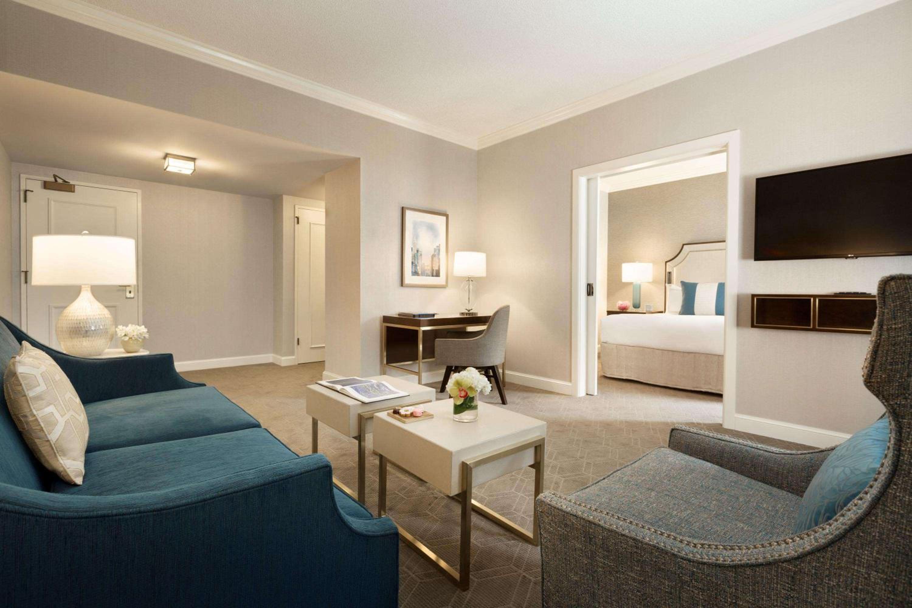 One Bedroom King Suite - Mobility/Hearing Accessible