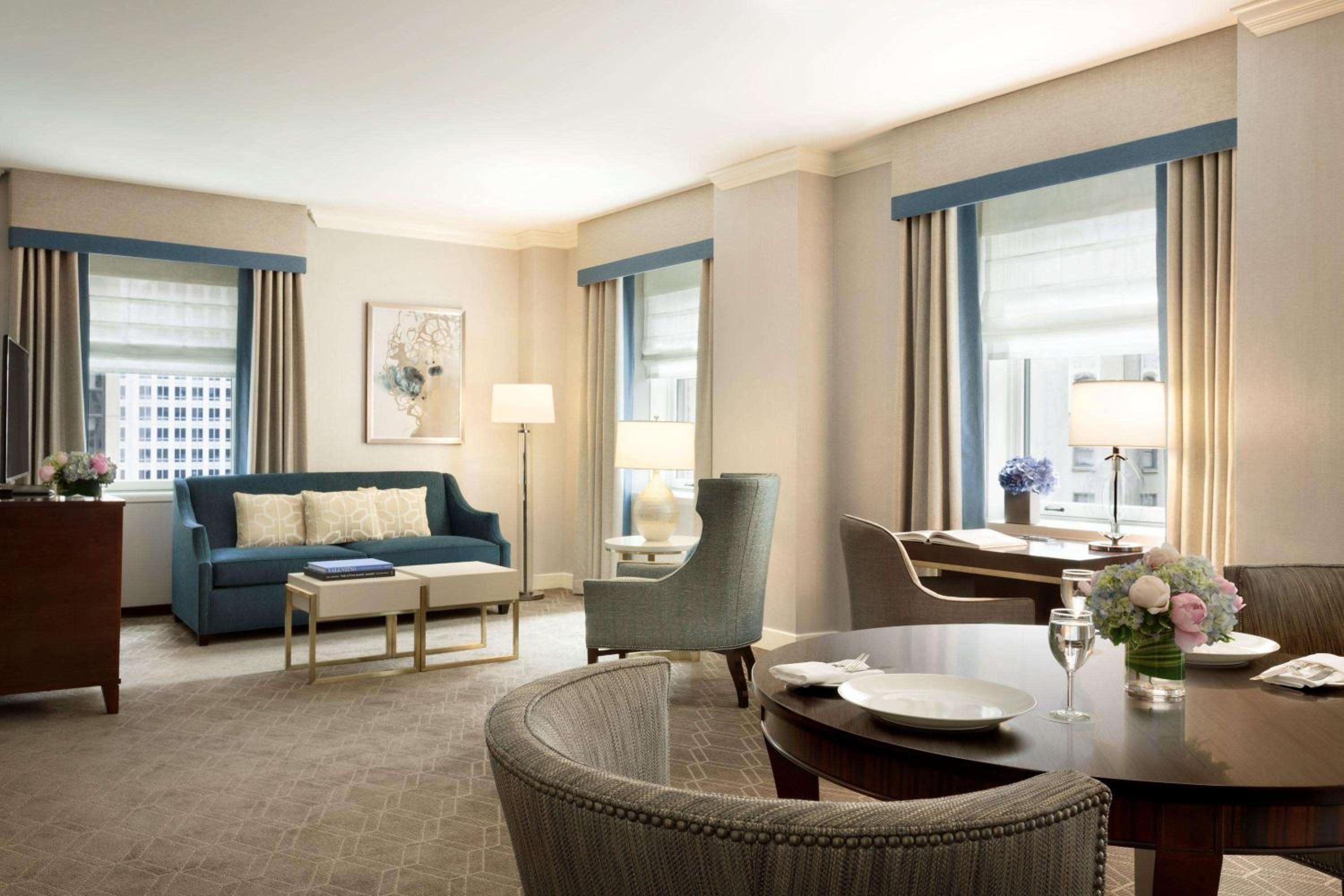 One-Bedroom King Suite with Bay View - Photo 4
