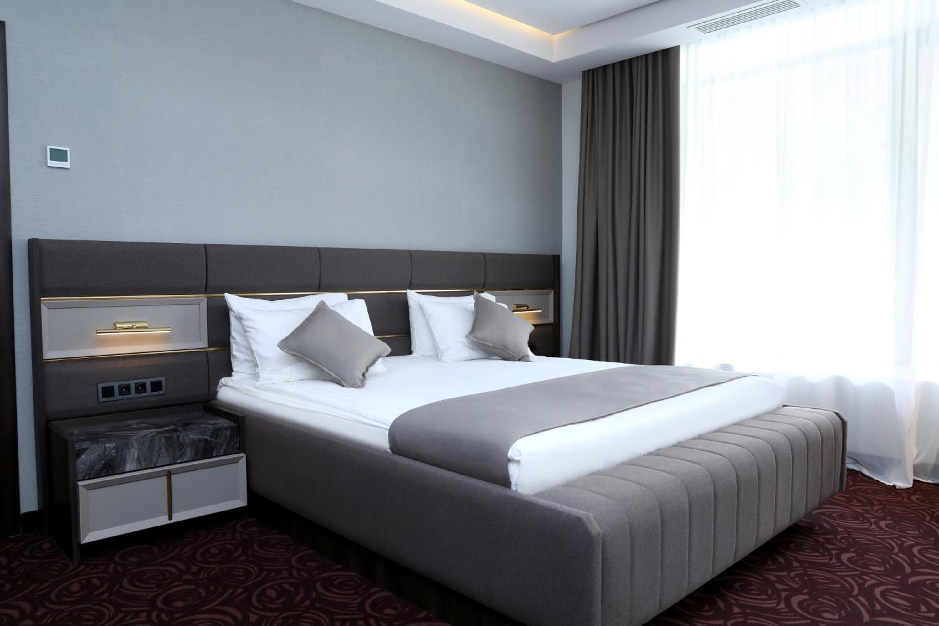 King Suite with Balcony, Living Room and Bath Tub - Non-Smoking