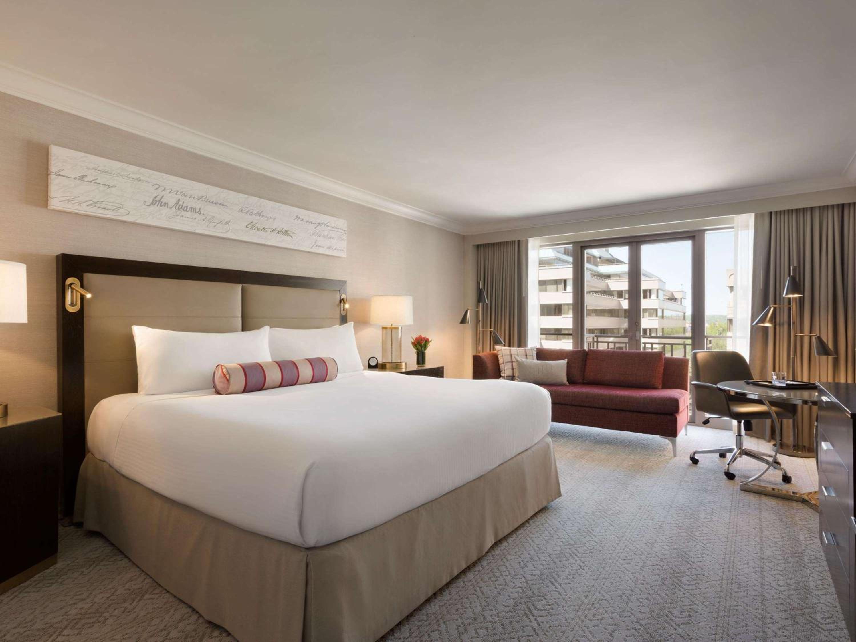 Deluxe Room with One King Bed and Roll-In Shower