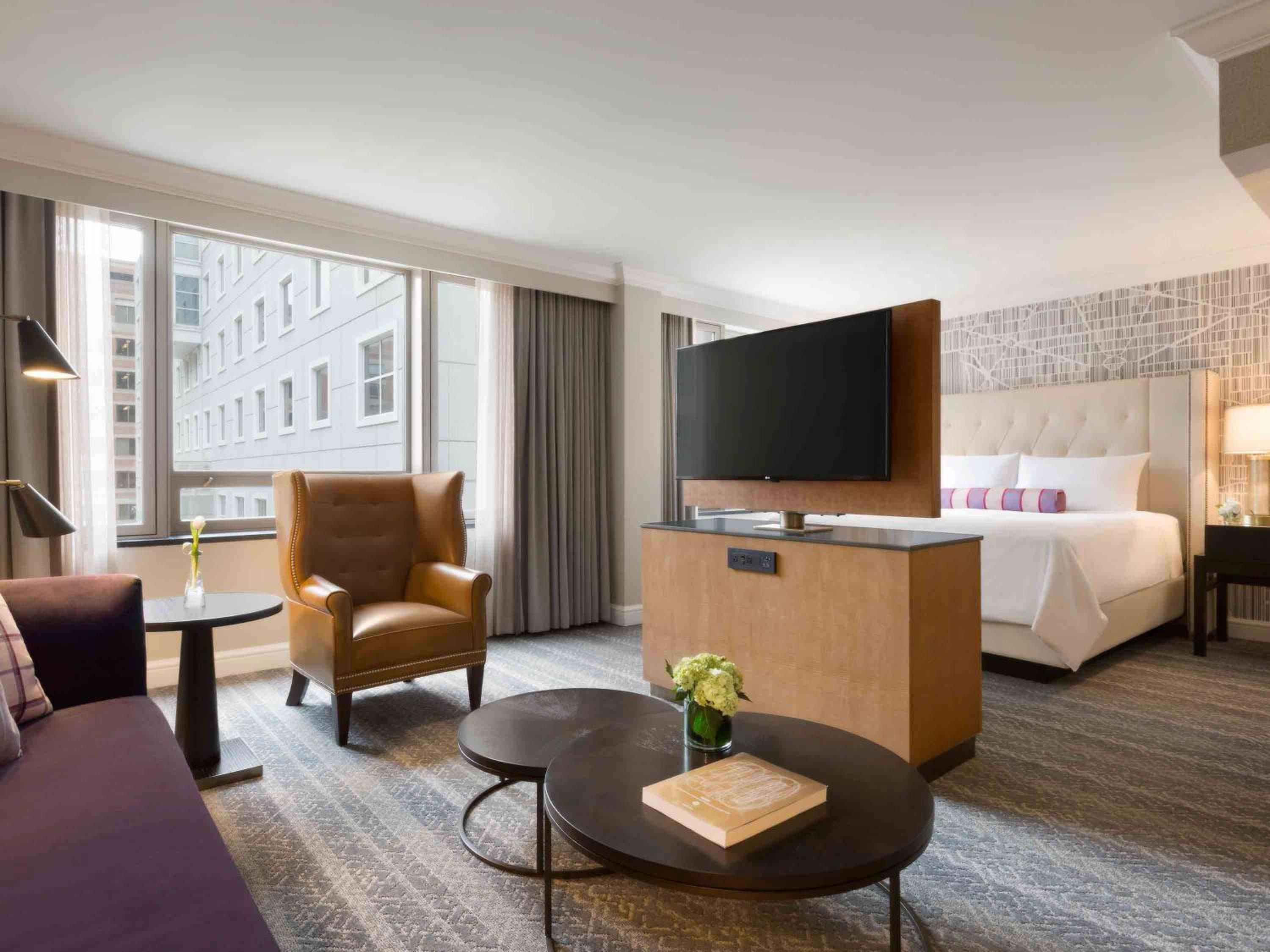 Capital Corner King Suite