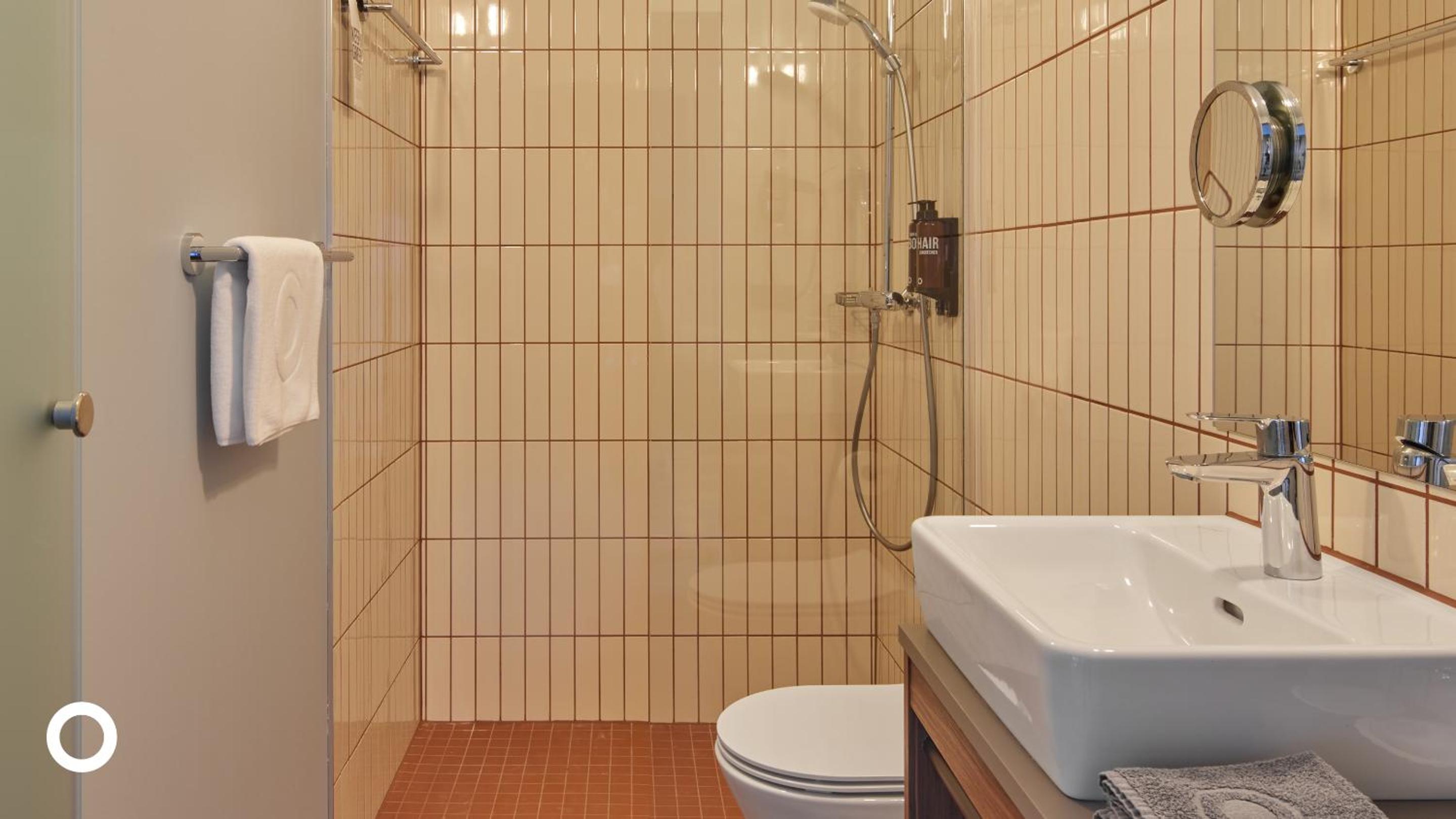 Suite with Spa Access photo 2
