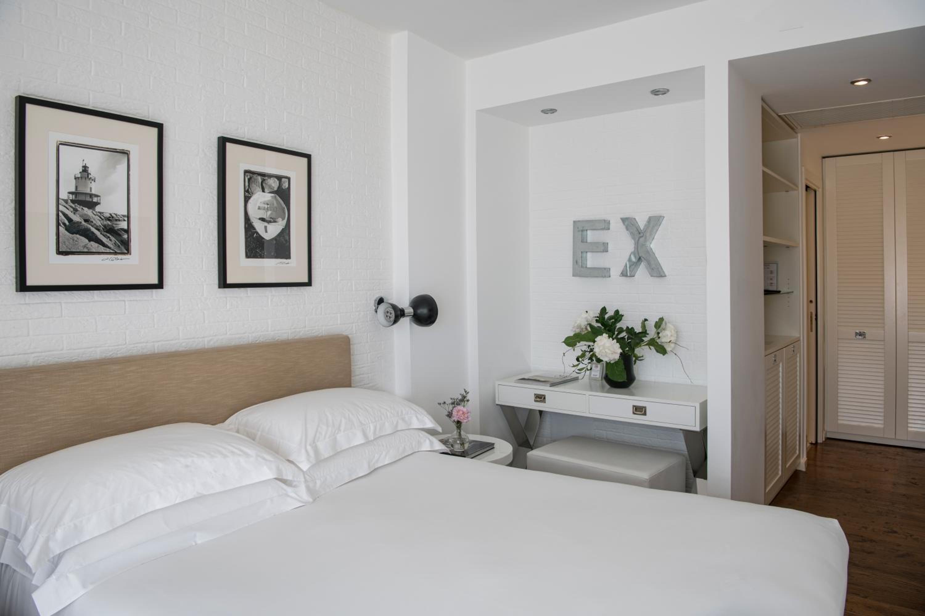 Deluxe Double Room with Side Sea View - Photo 7
