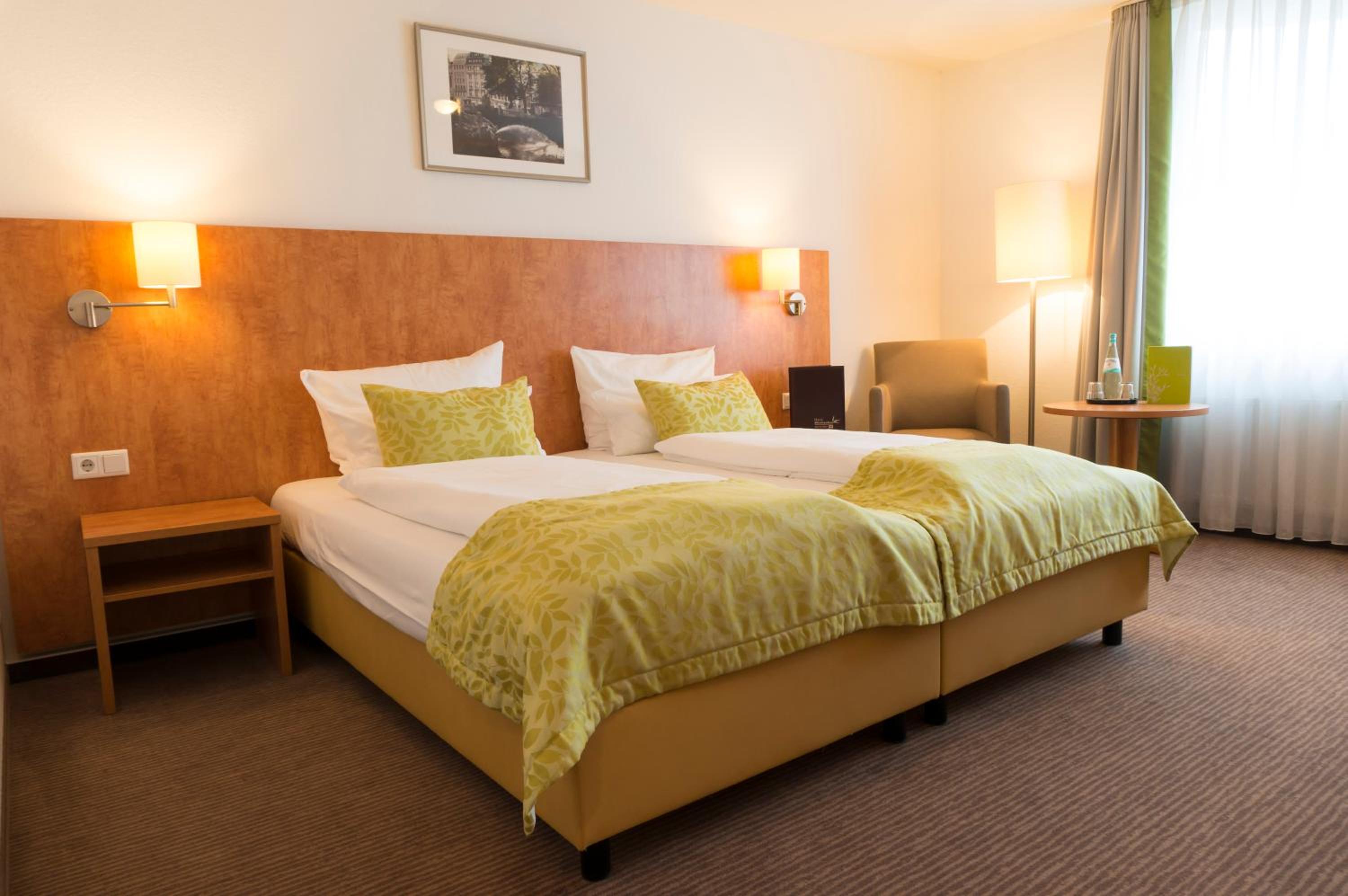 Deluxe Double Room with Balcony - Photo 4