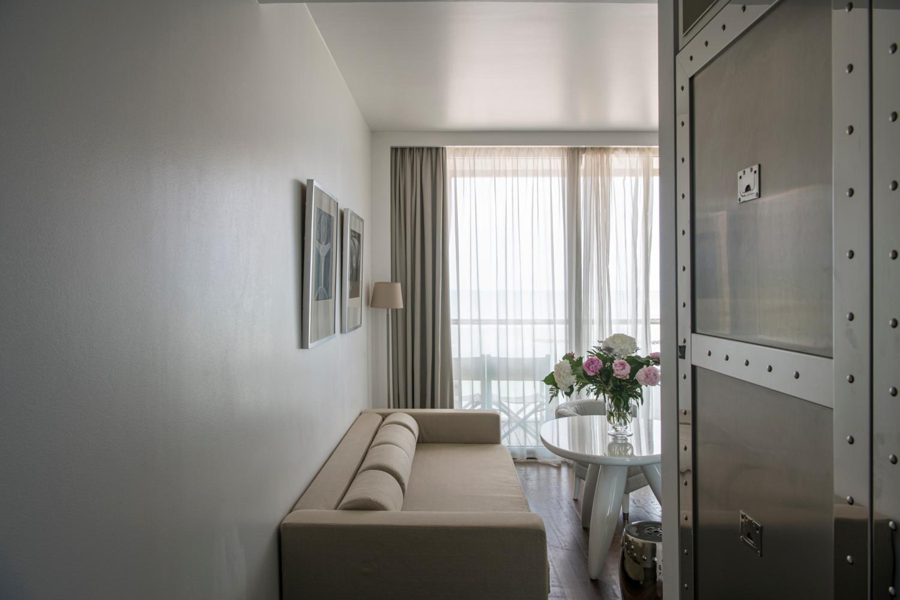 Junior Suite - Photo 11