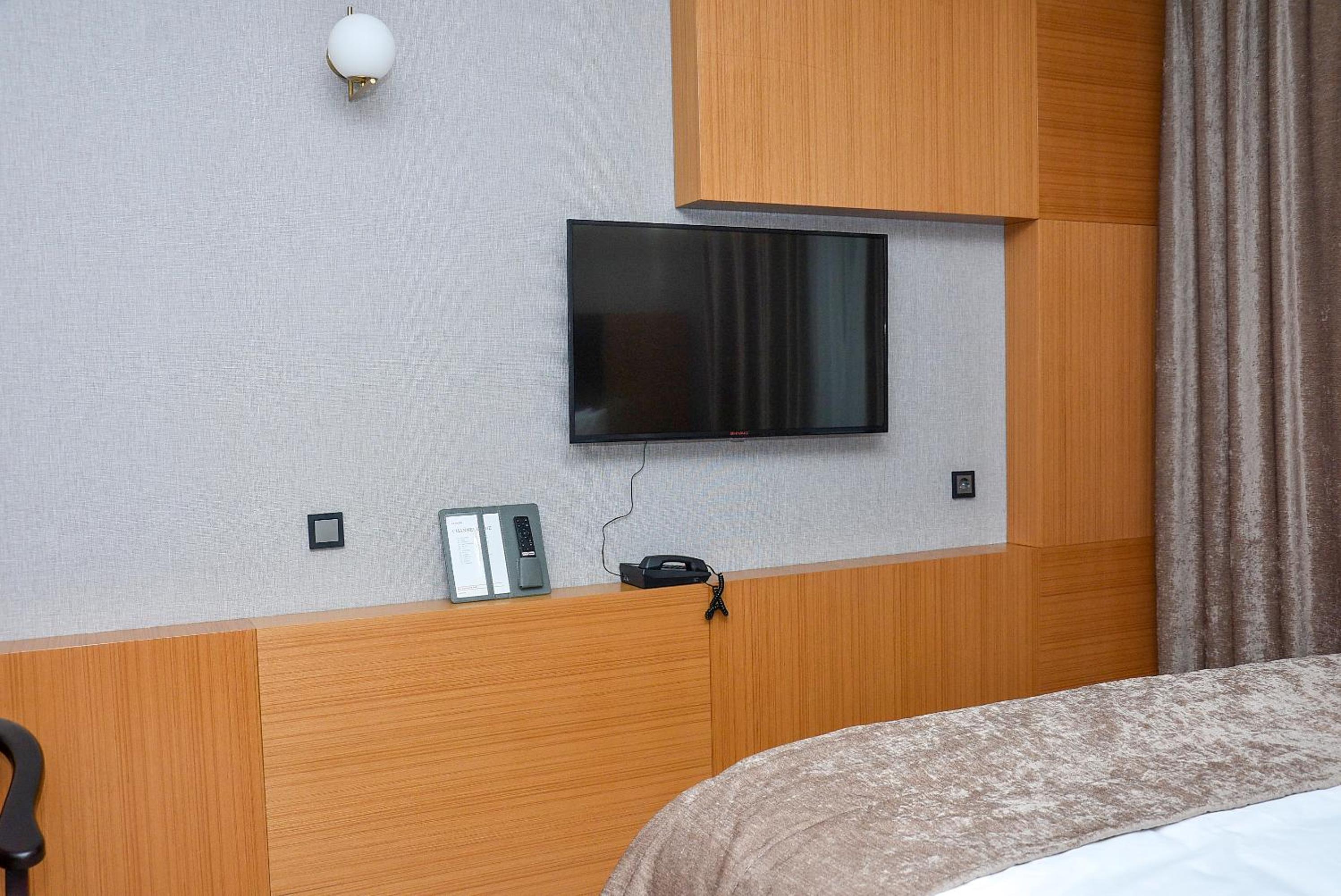 1 King Bed, Standard Room, Non-Smoking - Photo 9