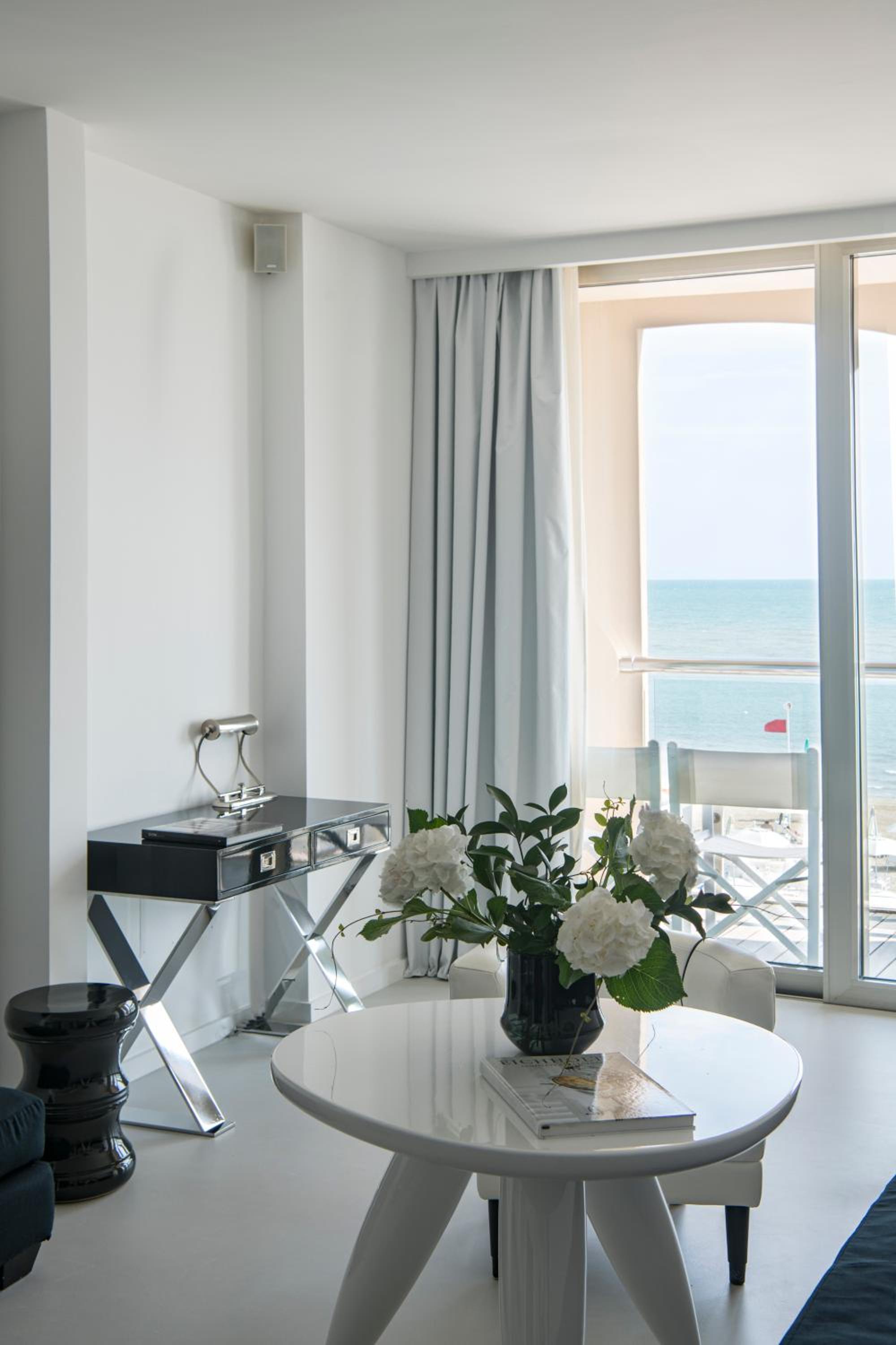 Superior Suite - Photo 15