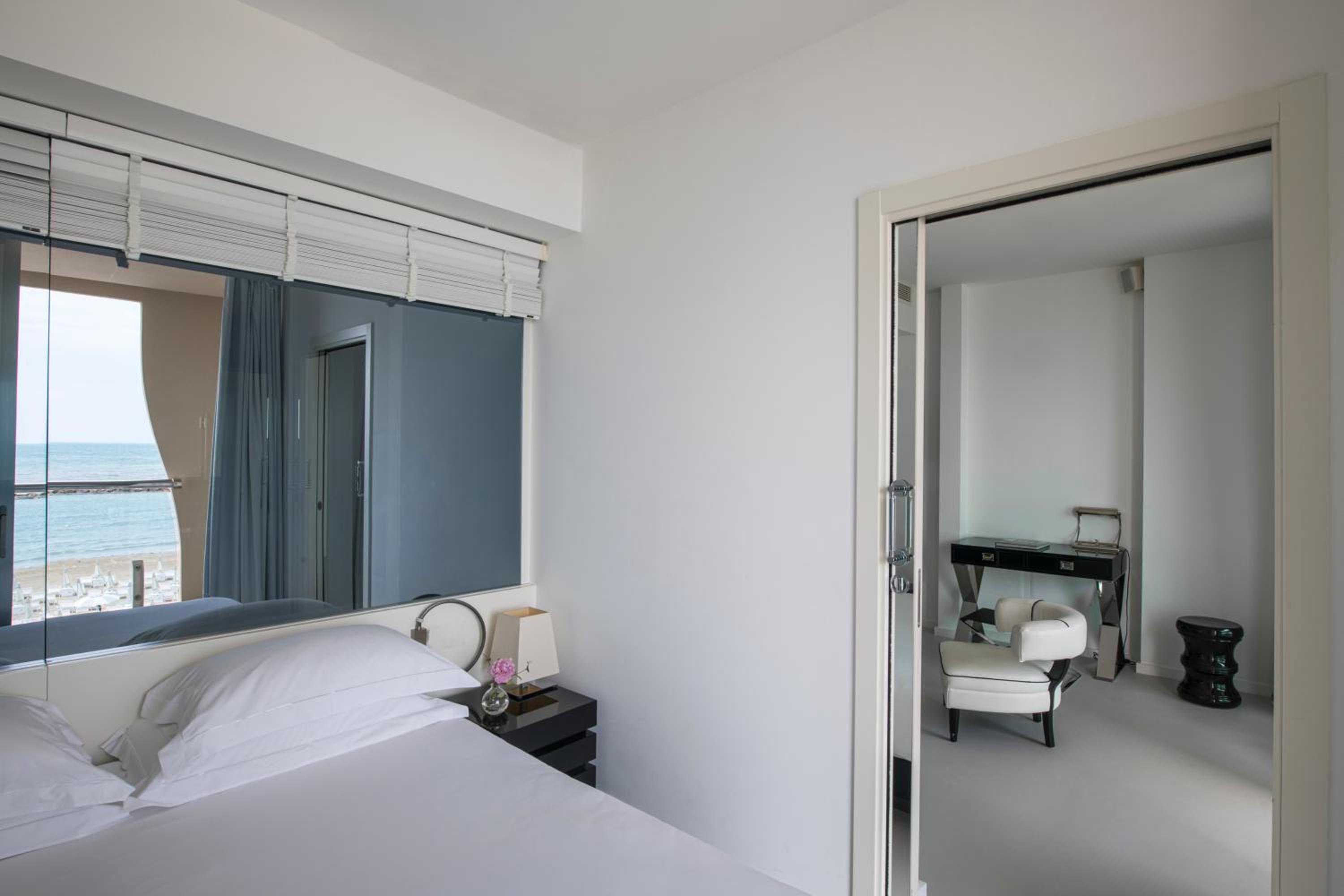 Superior Suite - Photo 33