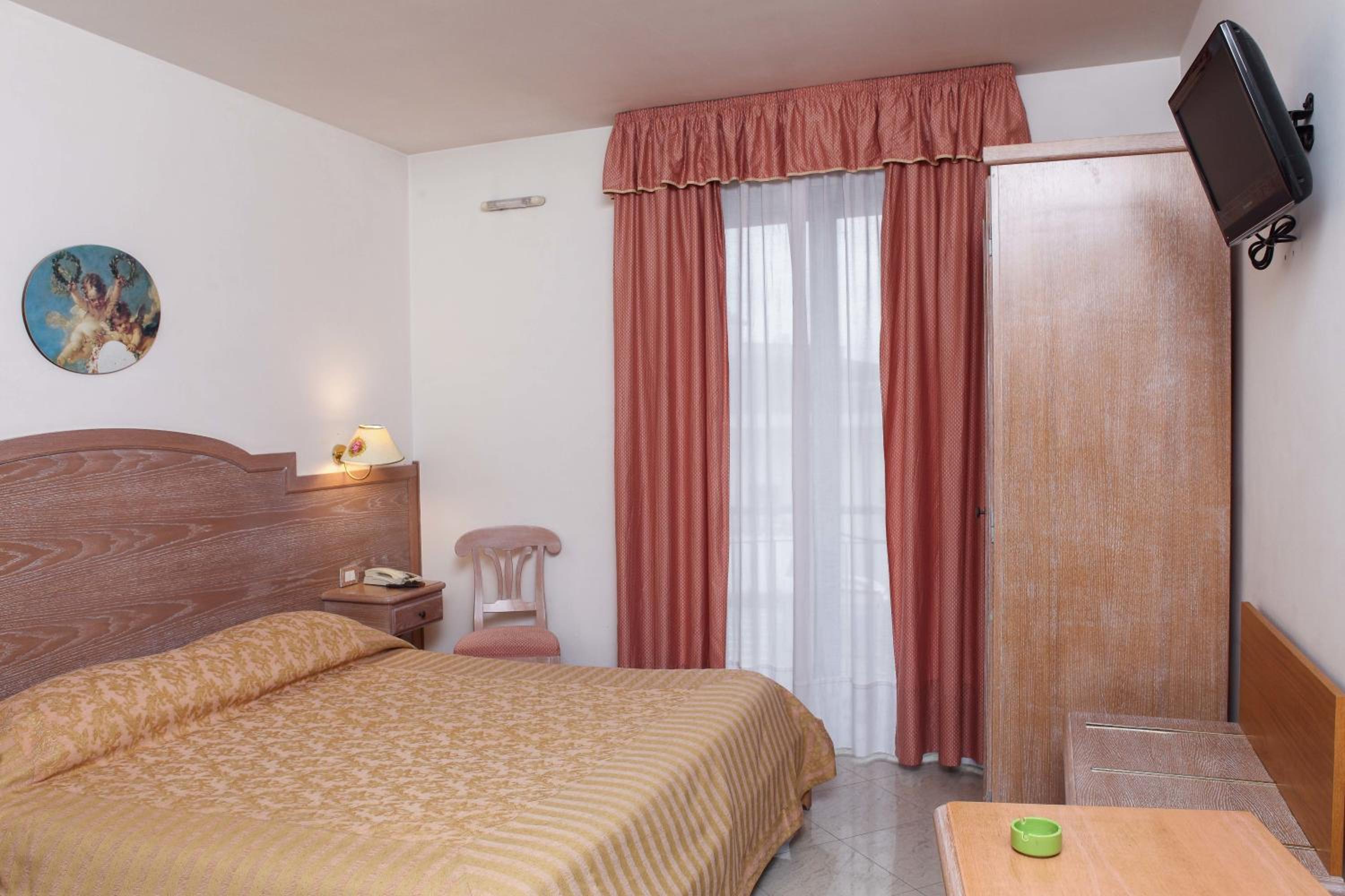 Double Room - Photo 5
