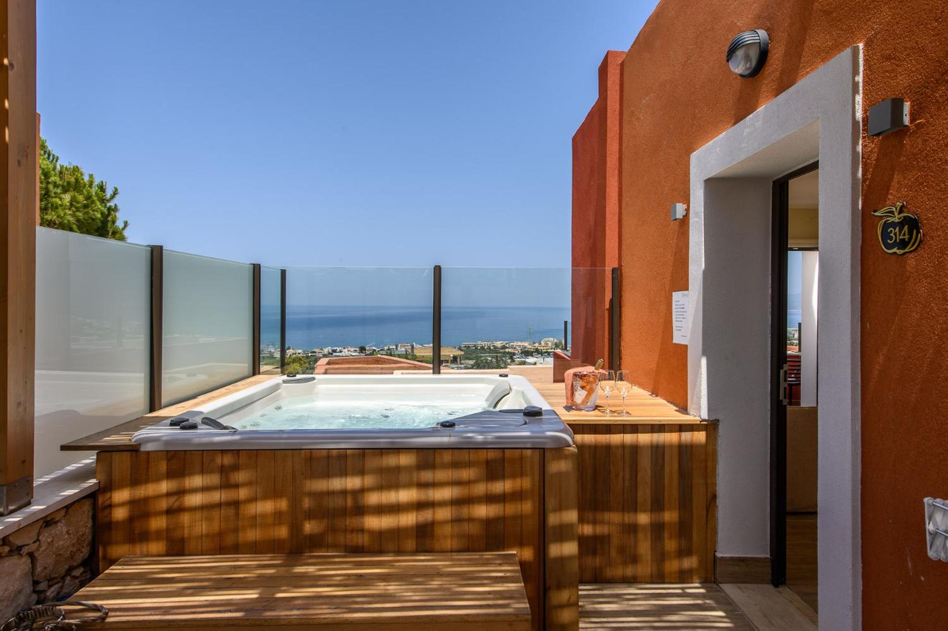 Luxury Two Bedroom Suite Sea View Outdoor Jacuzzi - Photo 7