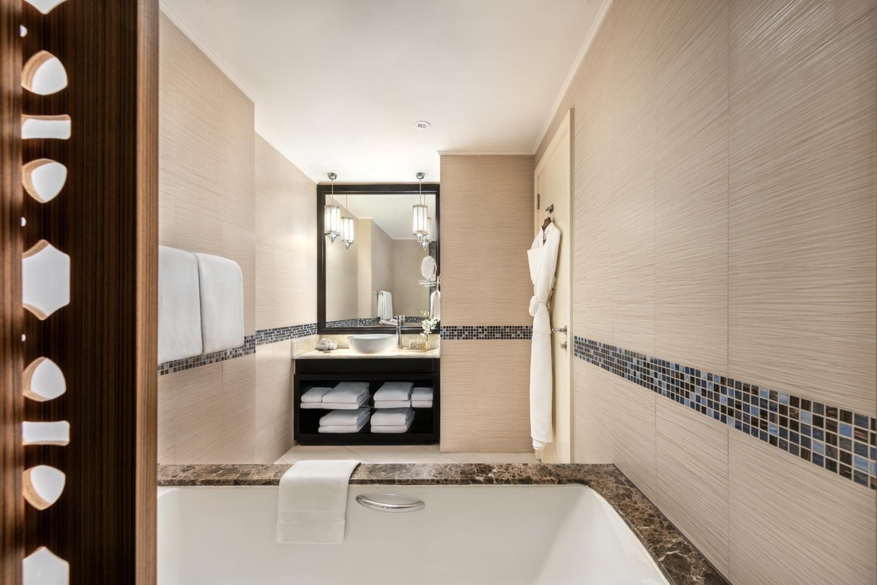 Family Suite, Evening Drinks & Canapes Section thumbnail 5