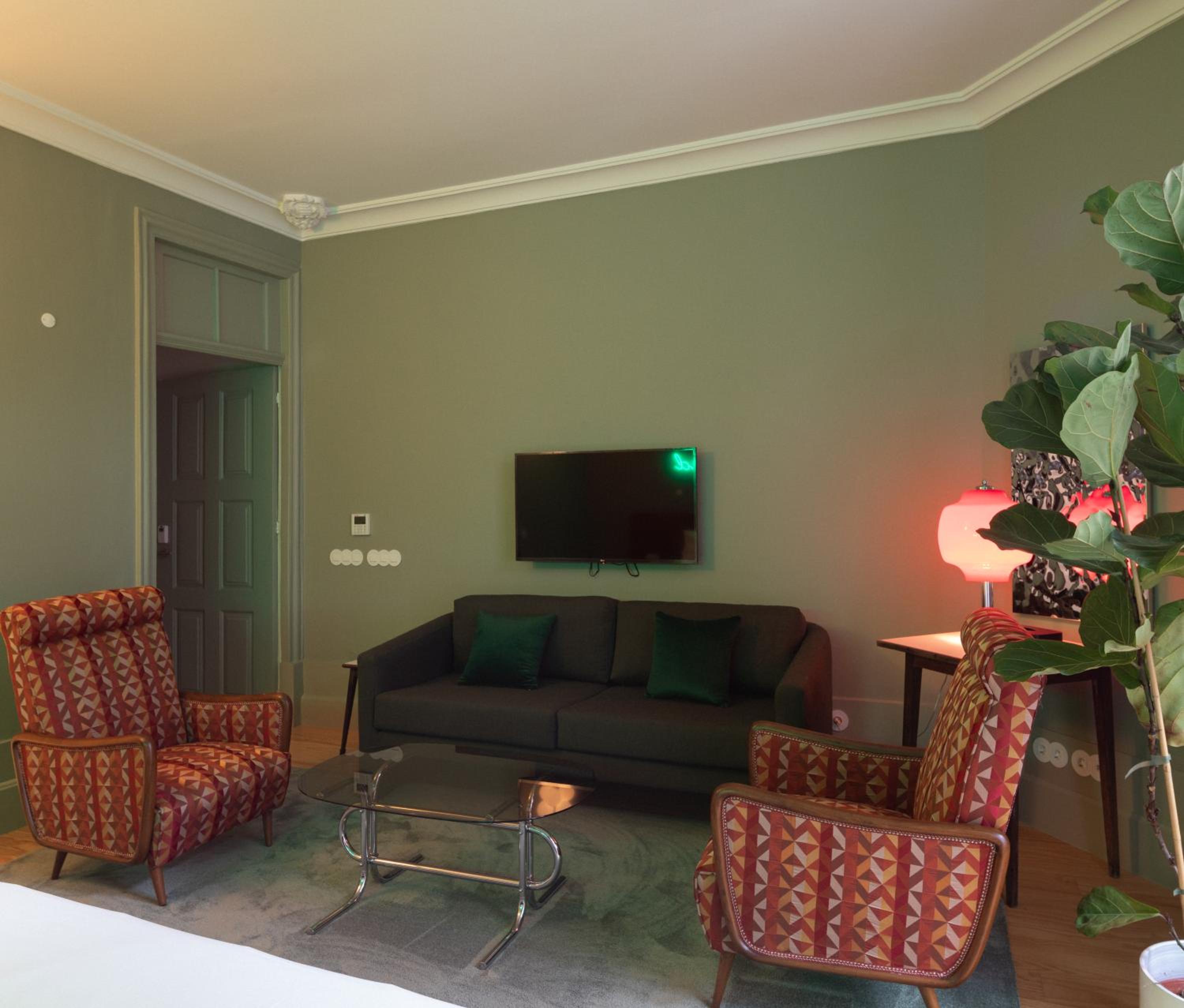 Deluxe Double Room - Photo 9