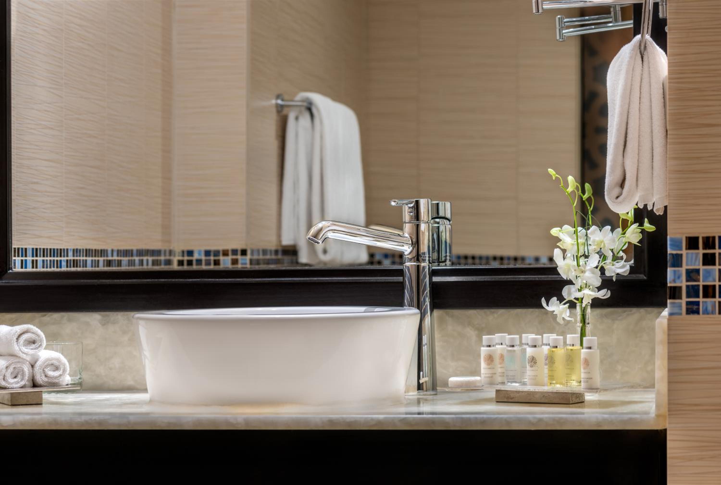 Battuta Suite, Evening Drinks & Canapes Section