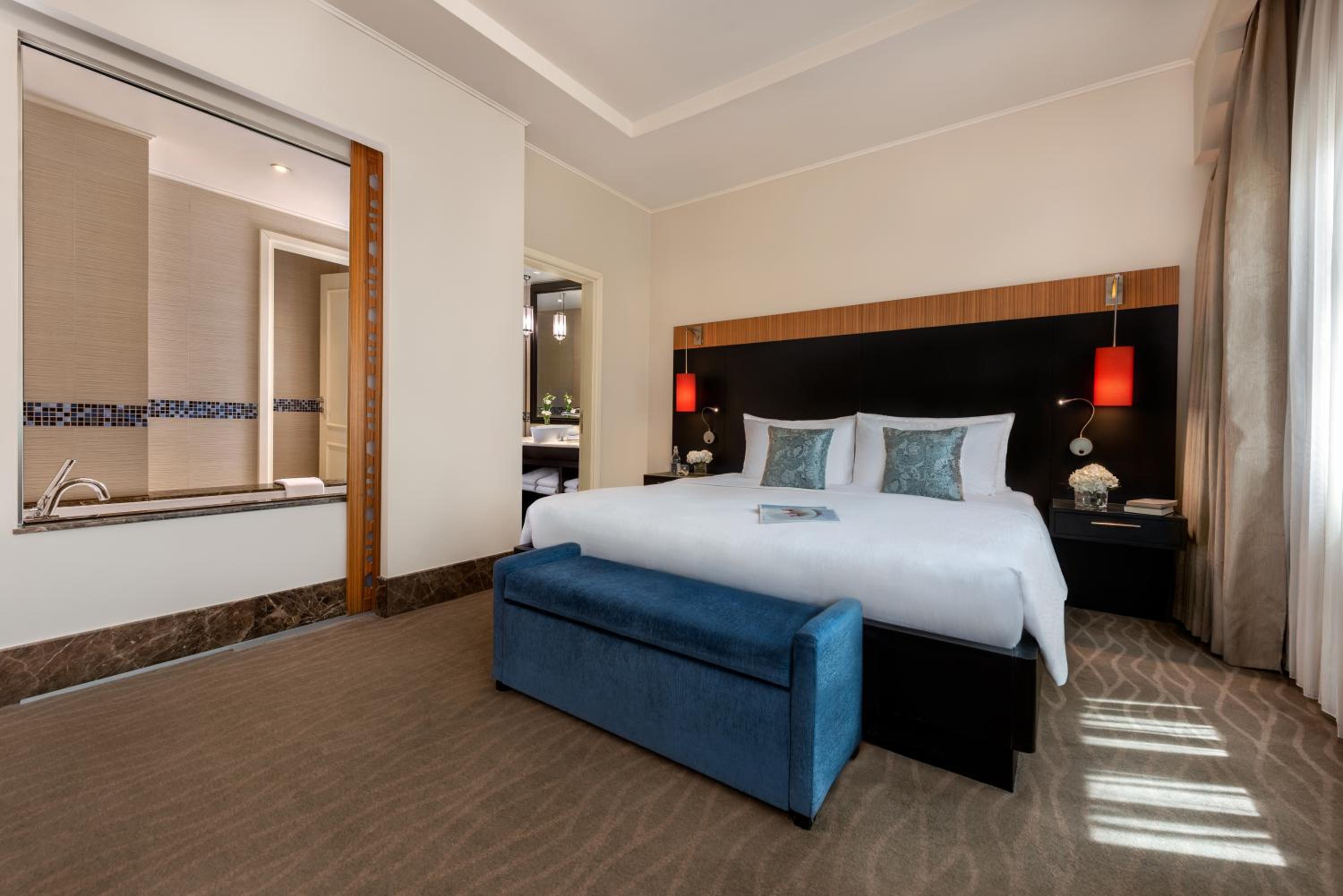 Two Bedroom Royal Suite, Evening Drinks & Canapes Section thumbnail 5