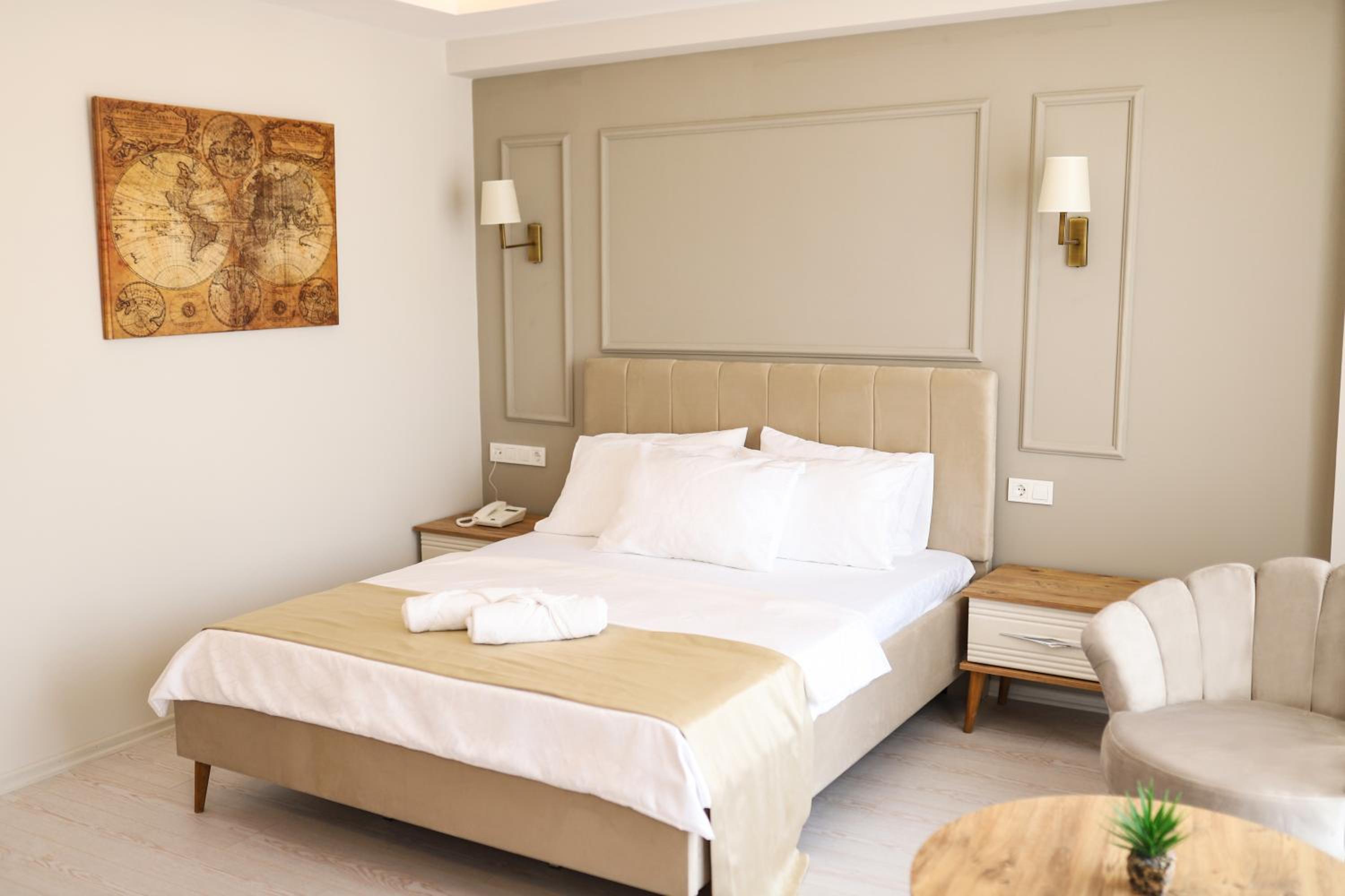 Deluxe Double Room - Photo 8