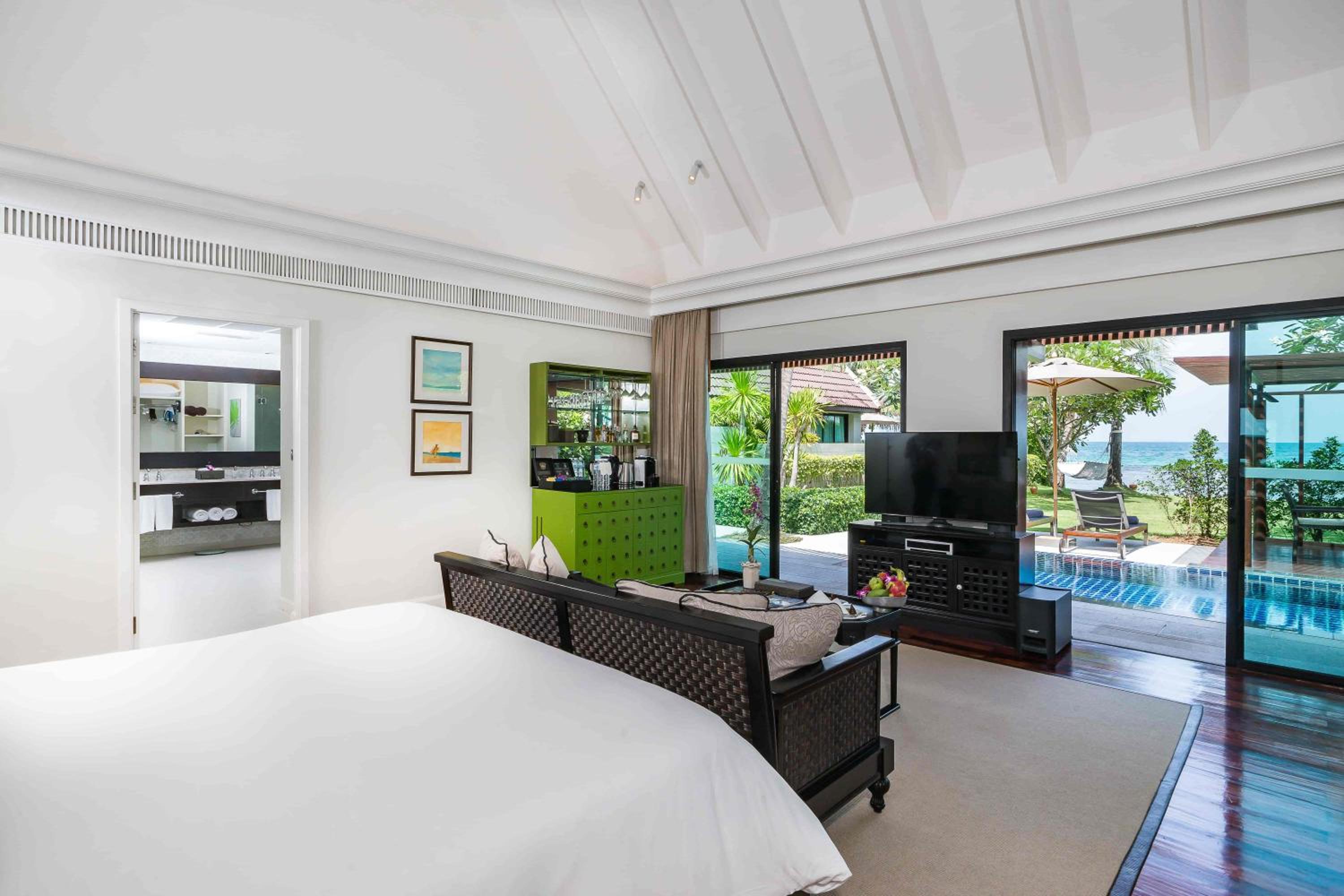 Beachfront Pool Villa with Club Access - Photo 14