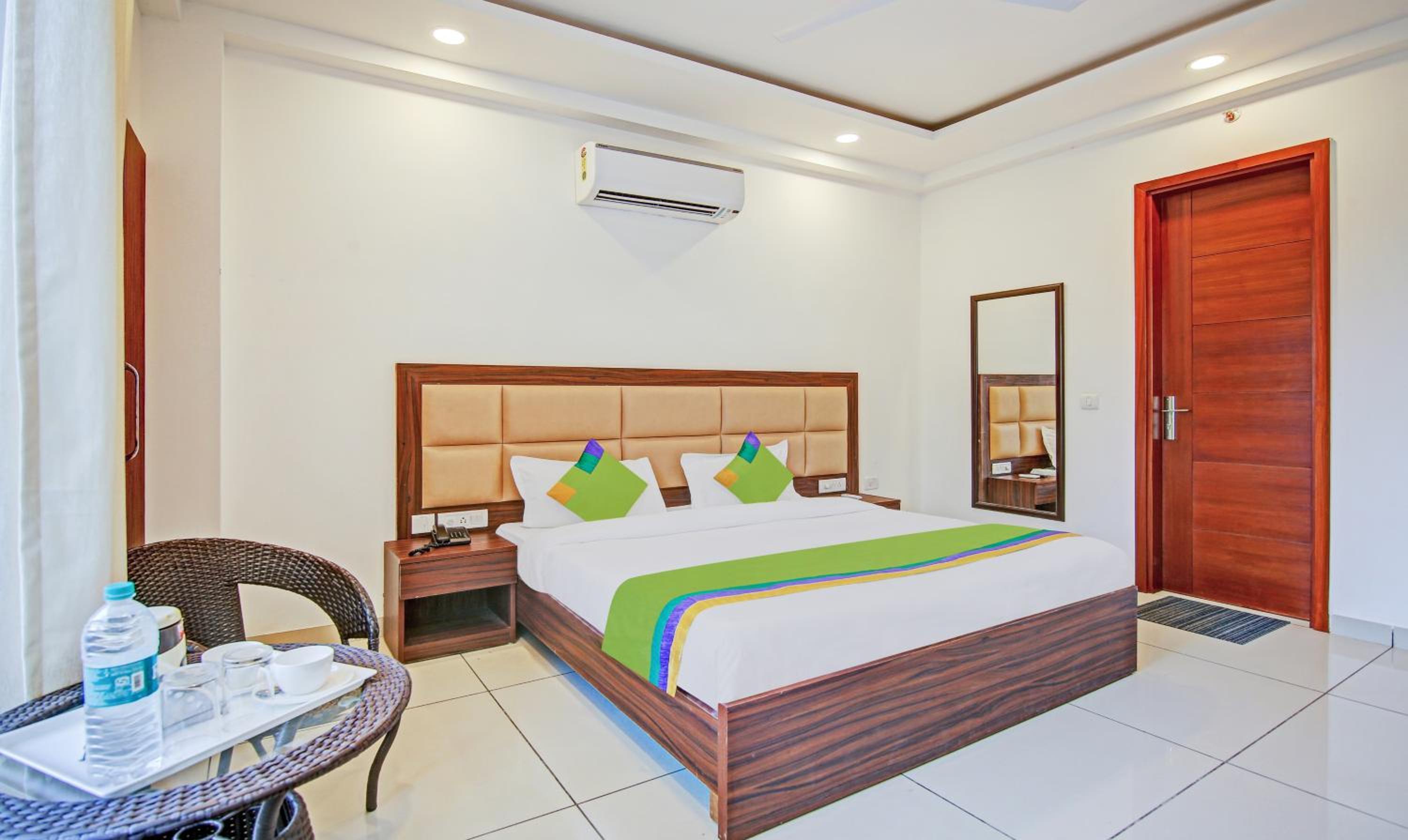 Deluxe Room - Photo 8