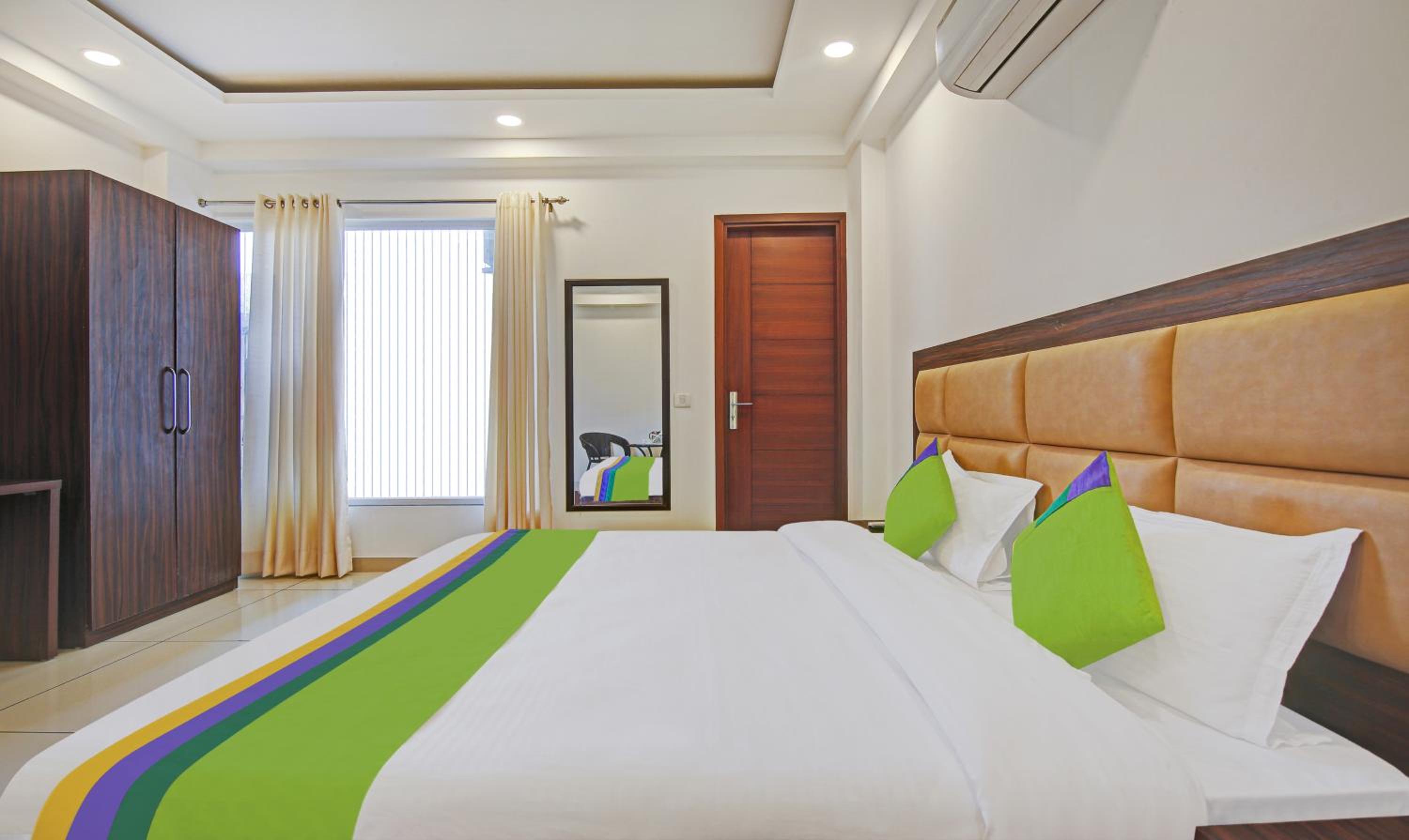 Deluxe Room - Photo 6