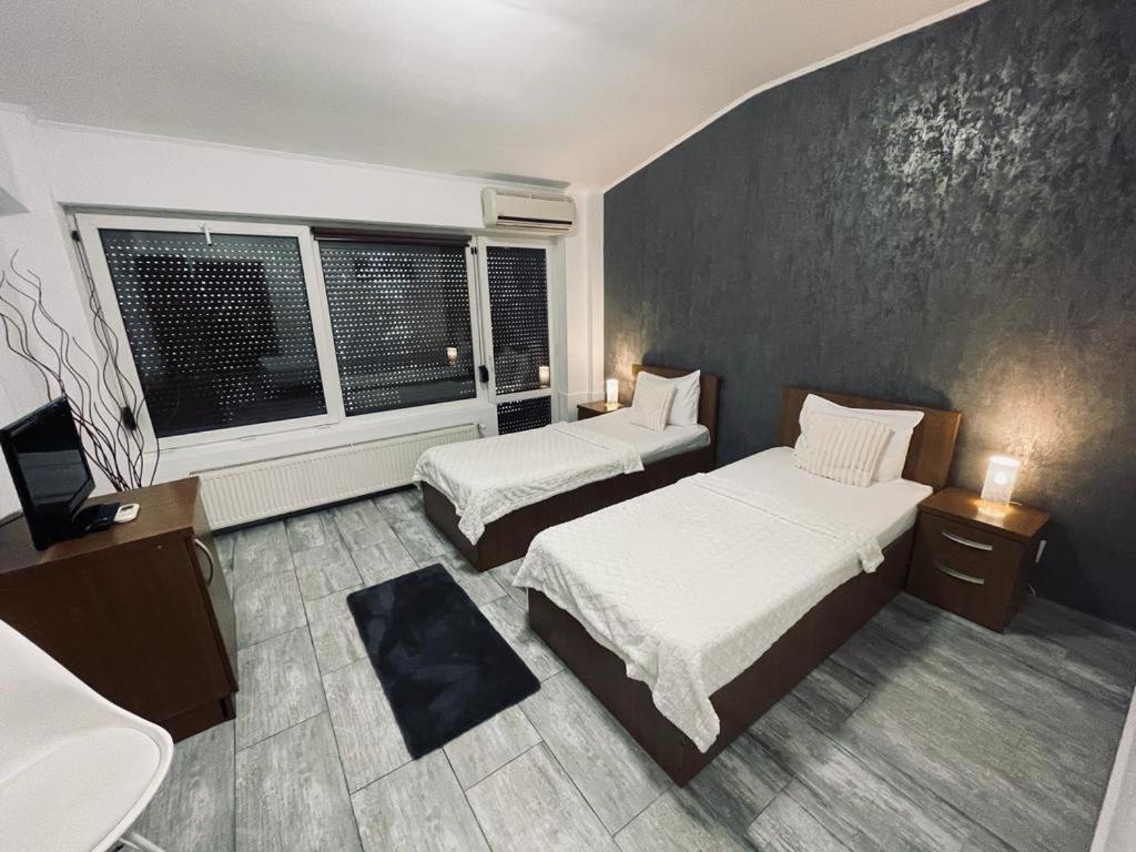 Twin Room with Balcony - Photo 3