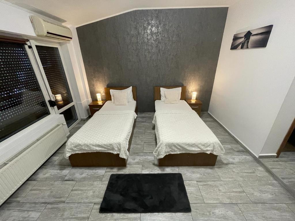 Twin Room with Balcony - Photo 4
