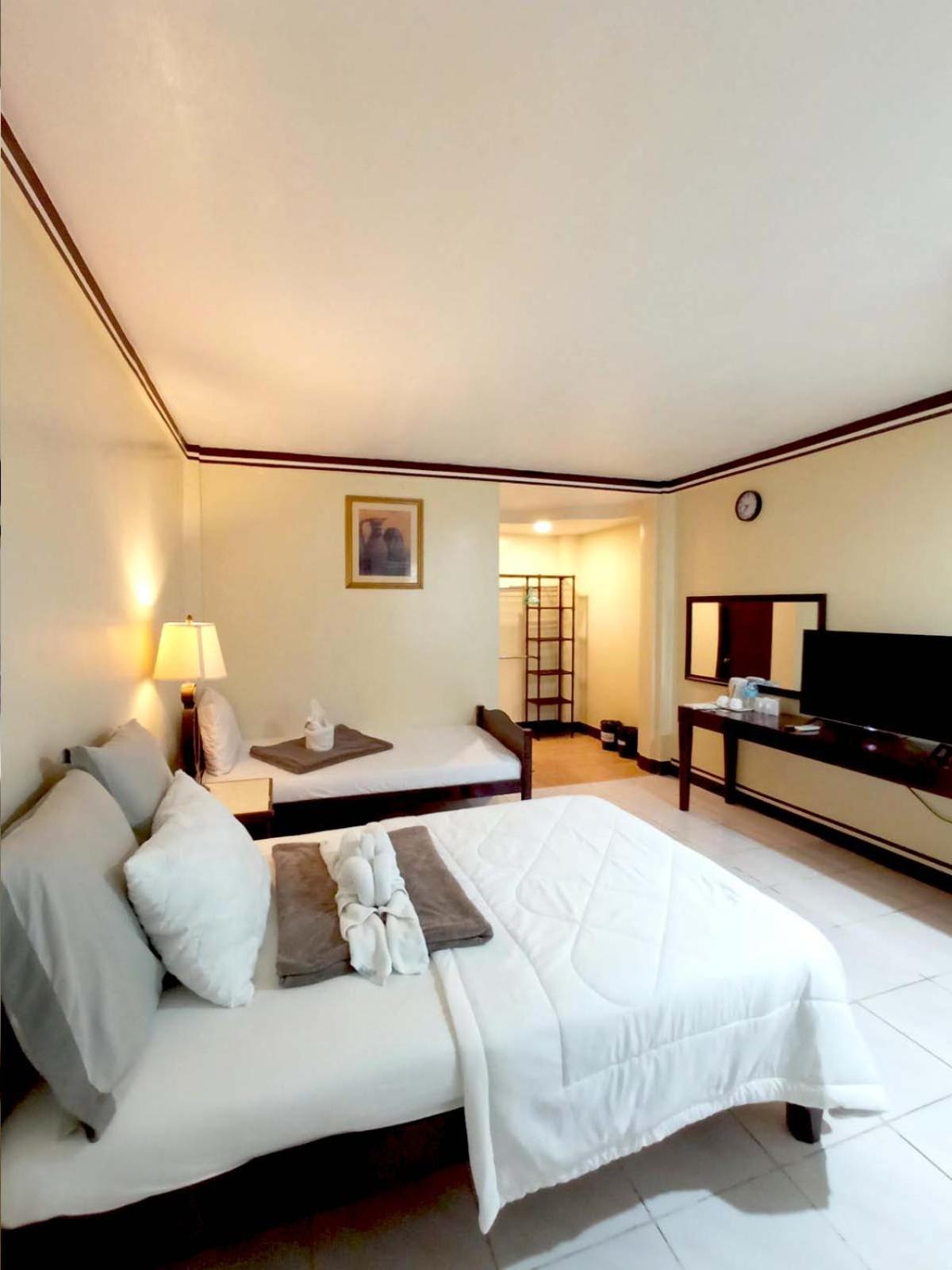 Deluxe Double or Twin Room - Photo 2