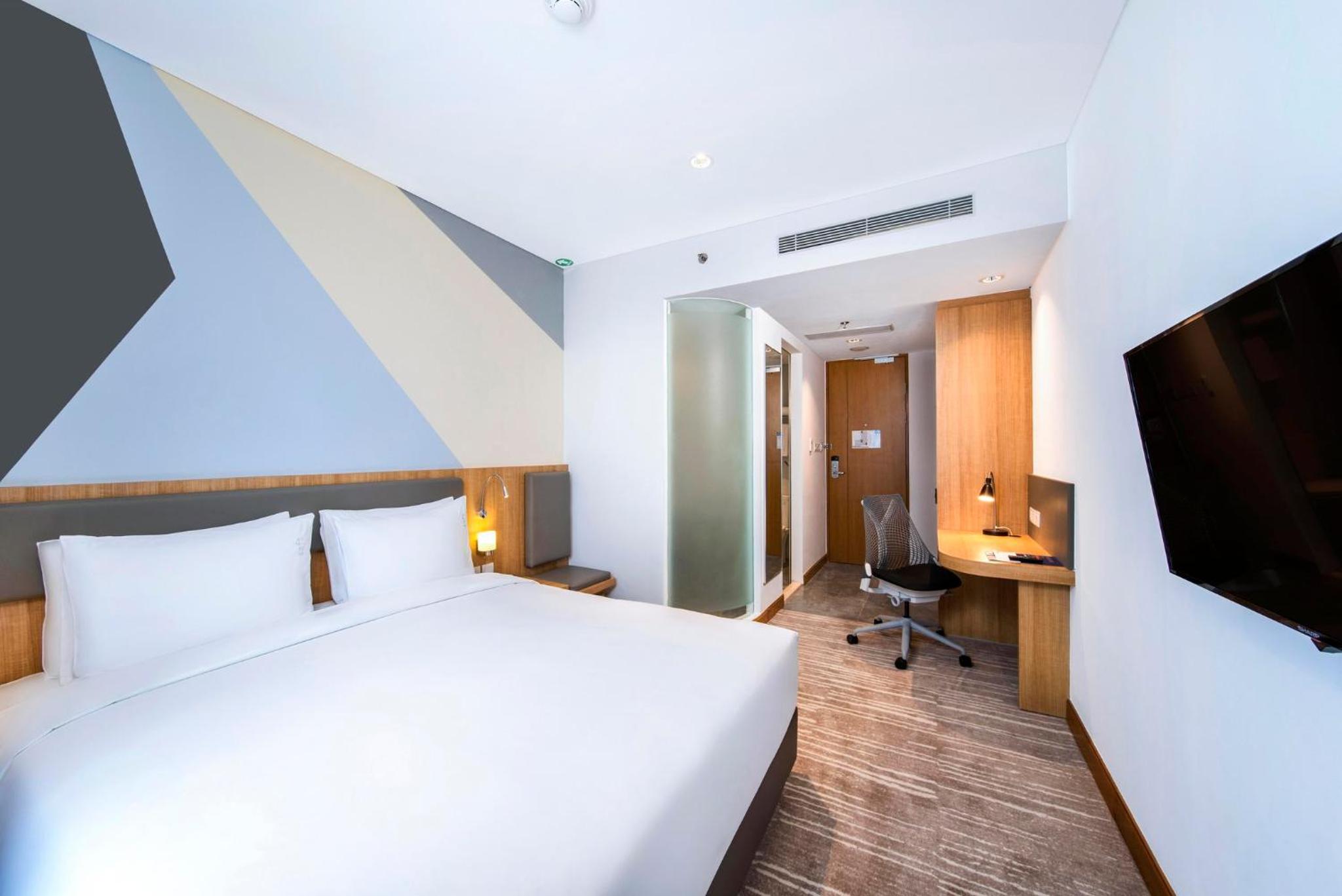 Standard Queen Room - Free Breakfast