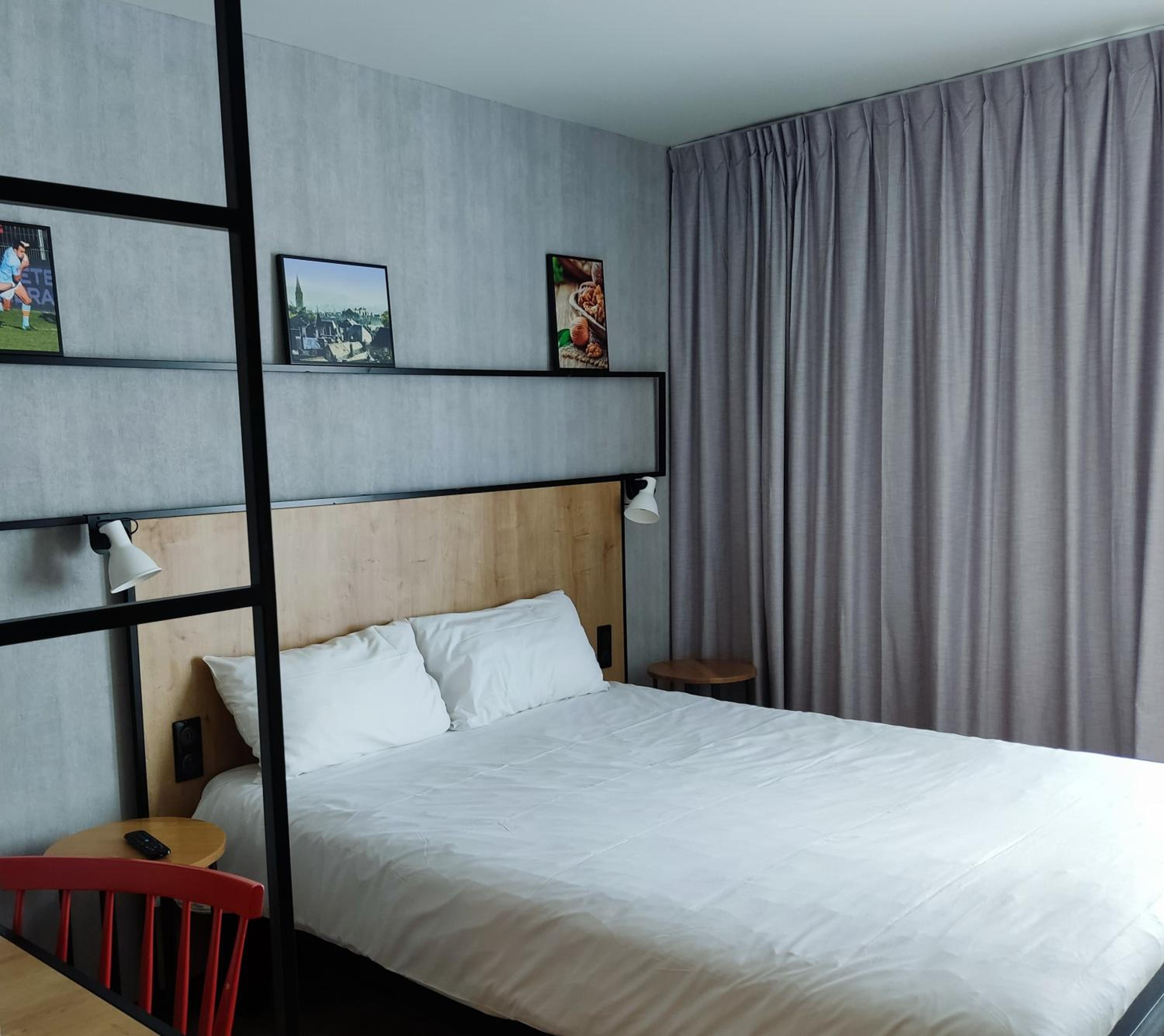 Standard Double Room - Photo 8