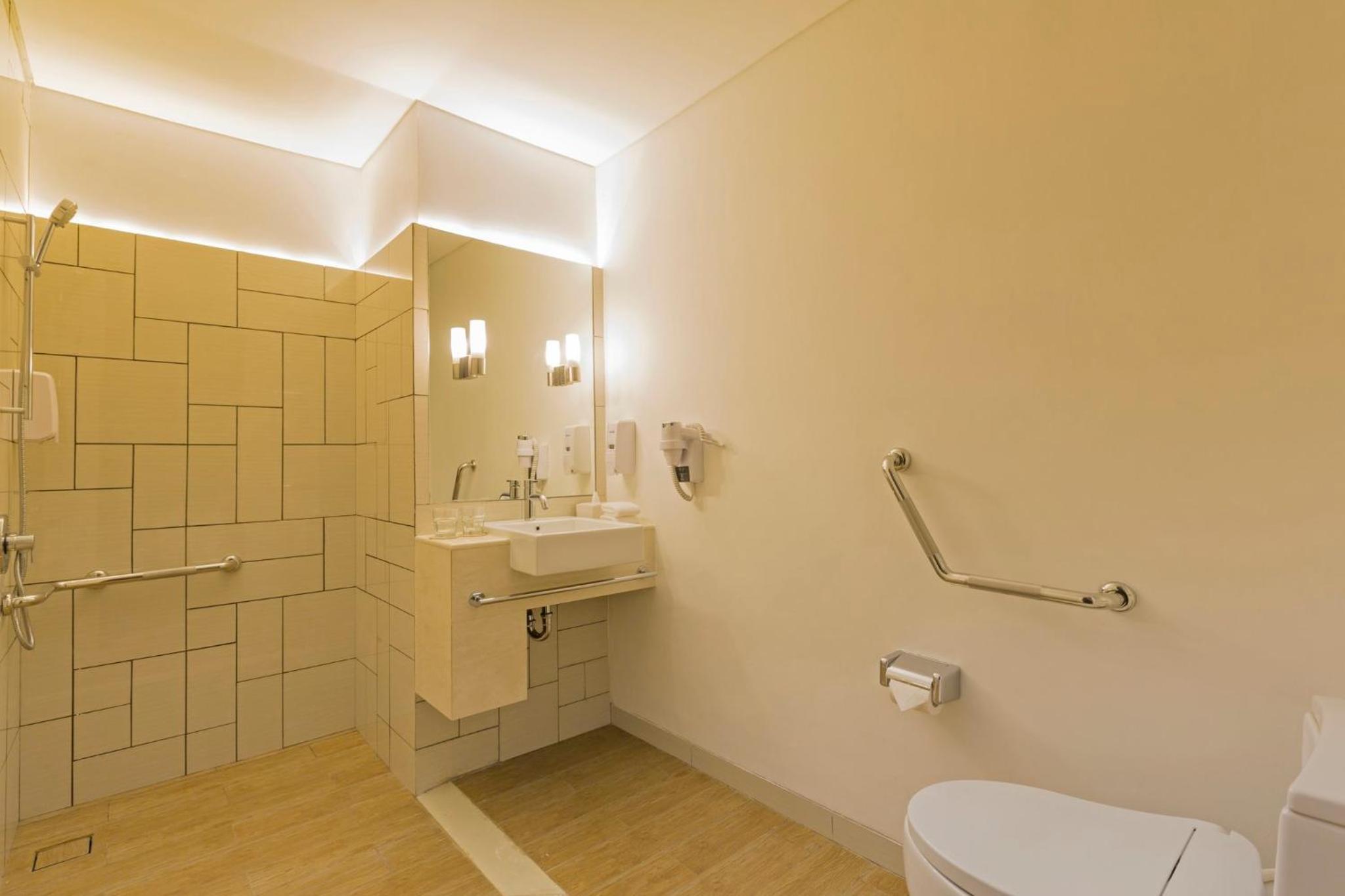 Standard Queen Room - Accessible with Free Breakfast photo 2