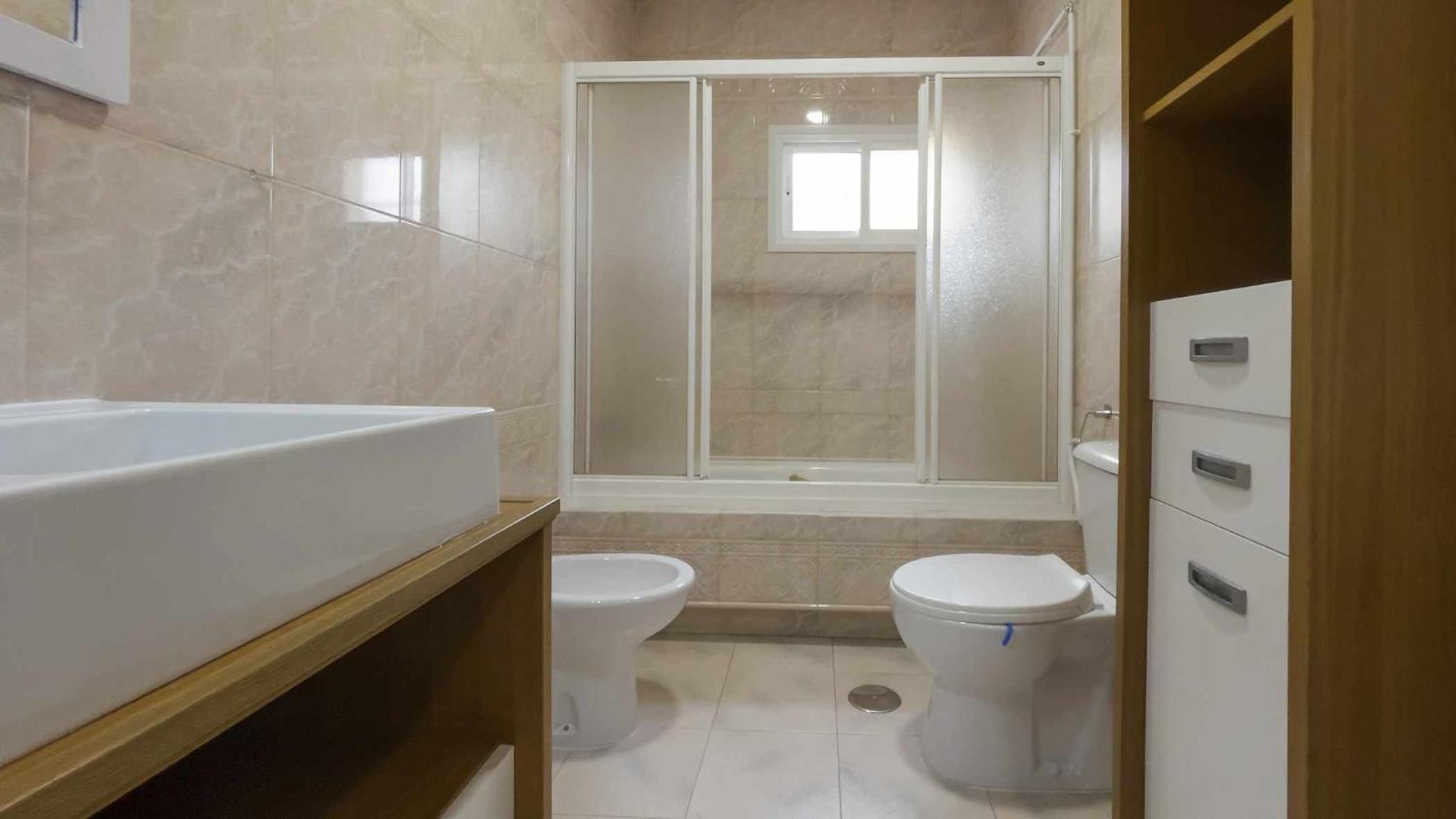 Seven-Bedroom House photo 3