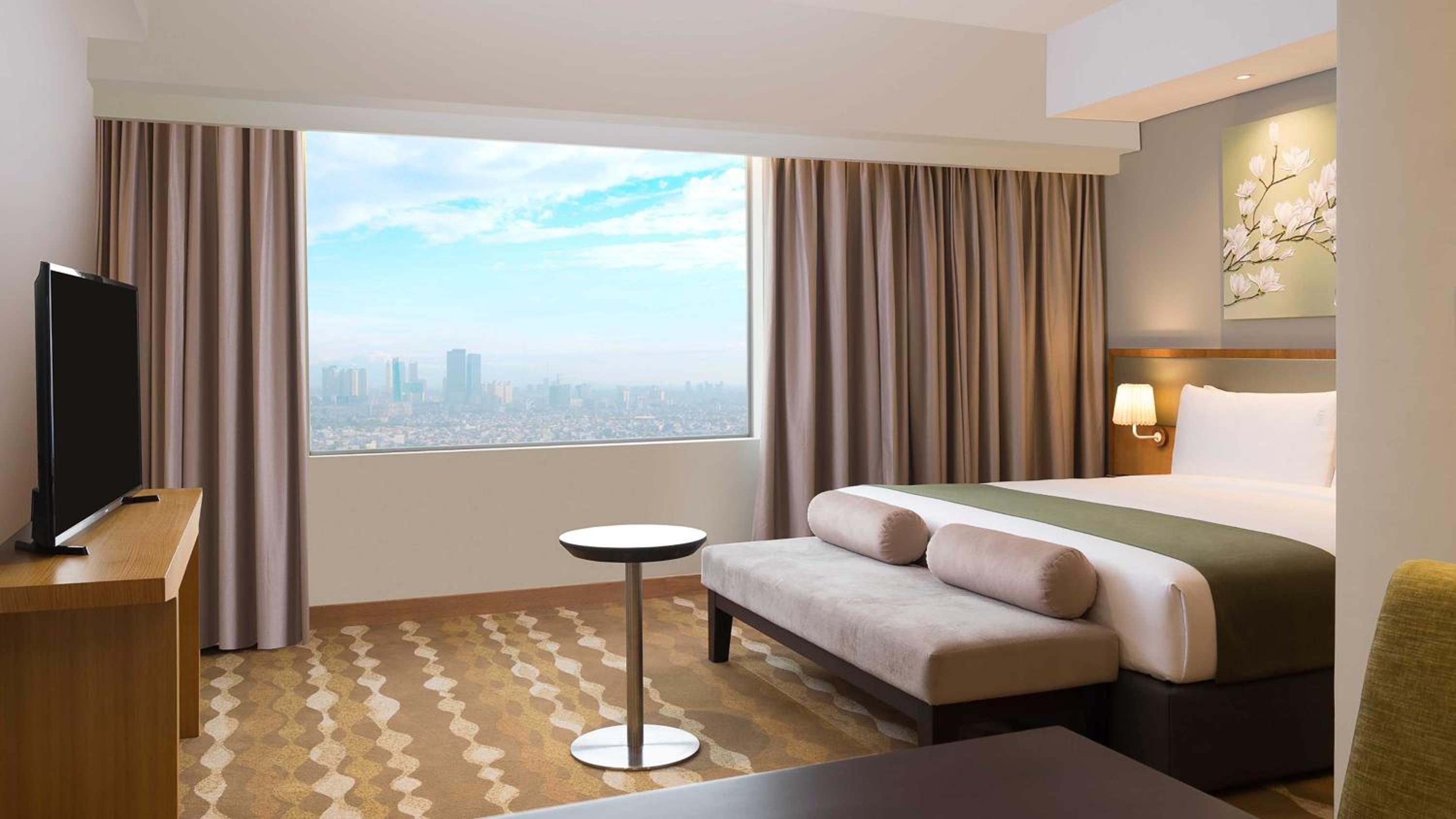 King Suite with City View - High Floor