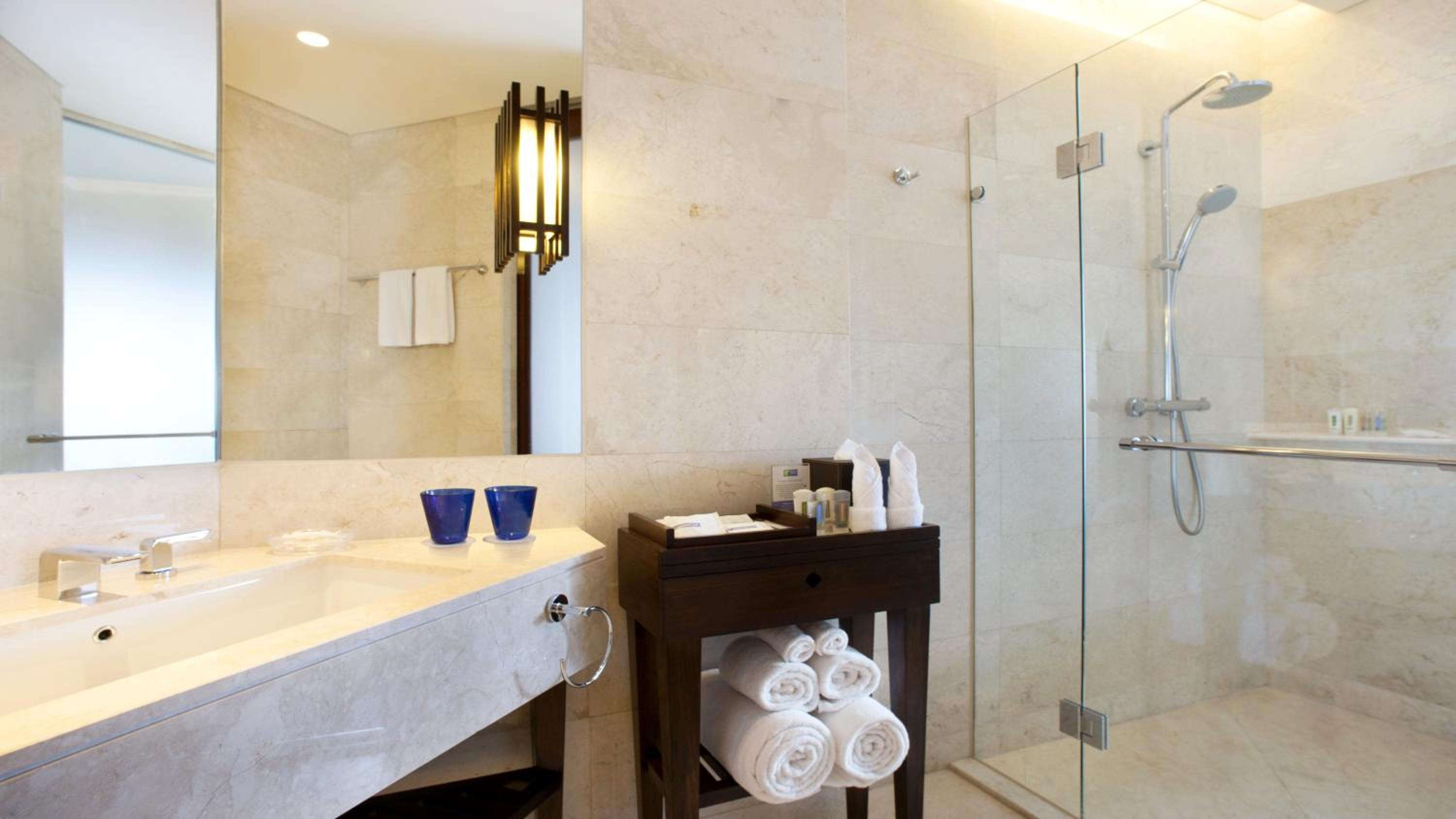 Oceanfront Premium King Room photo 2