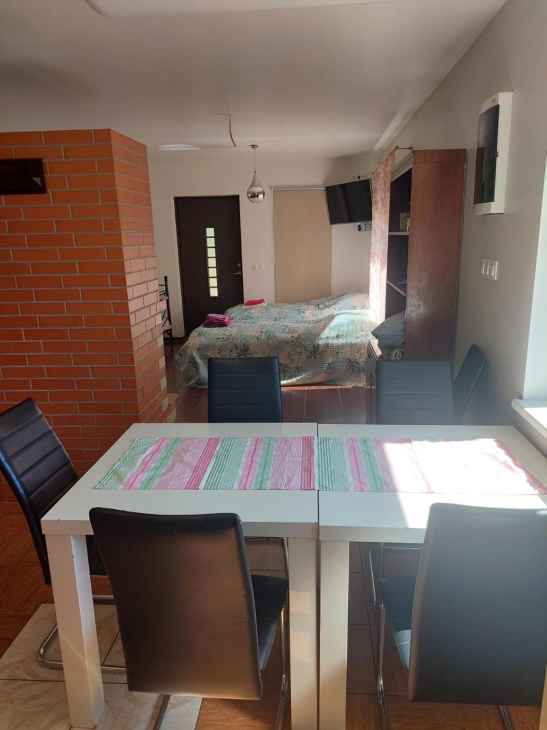 One-Bedroom House - Photo 6