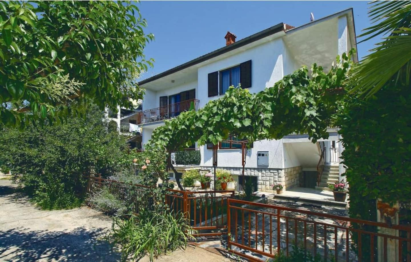 Studio with Balcony photo 2