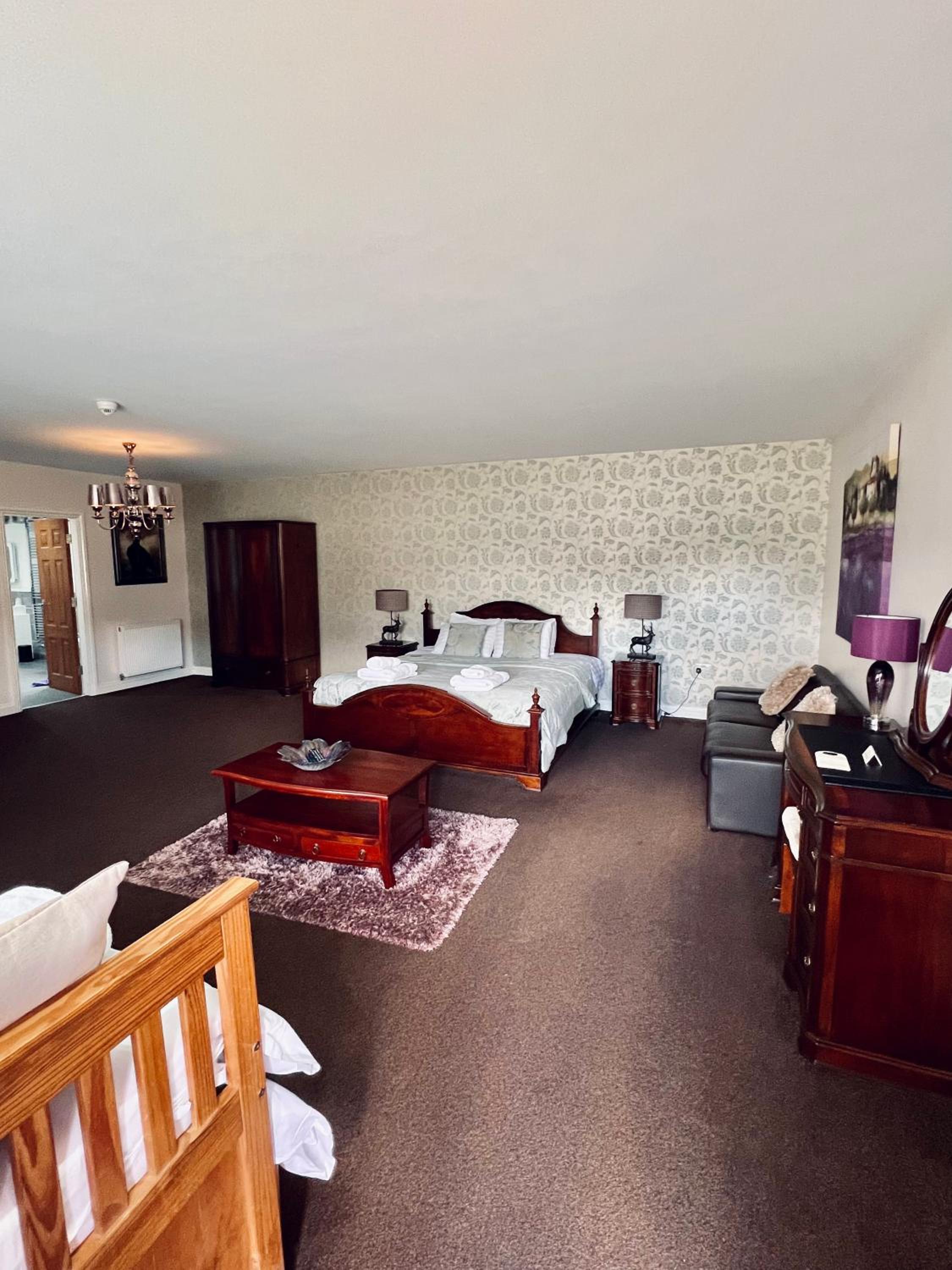 Deluxe King Suite