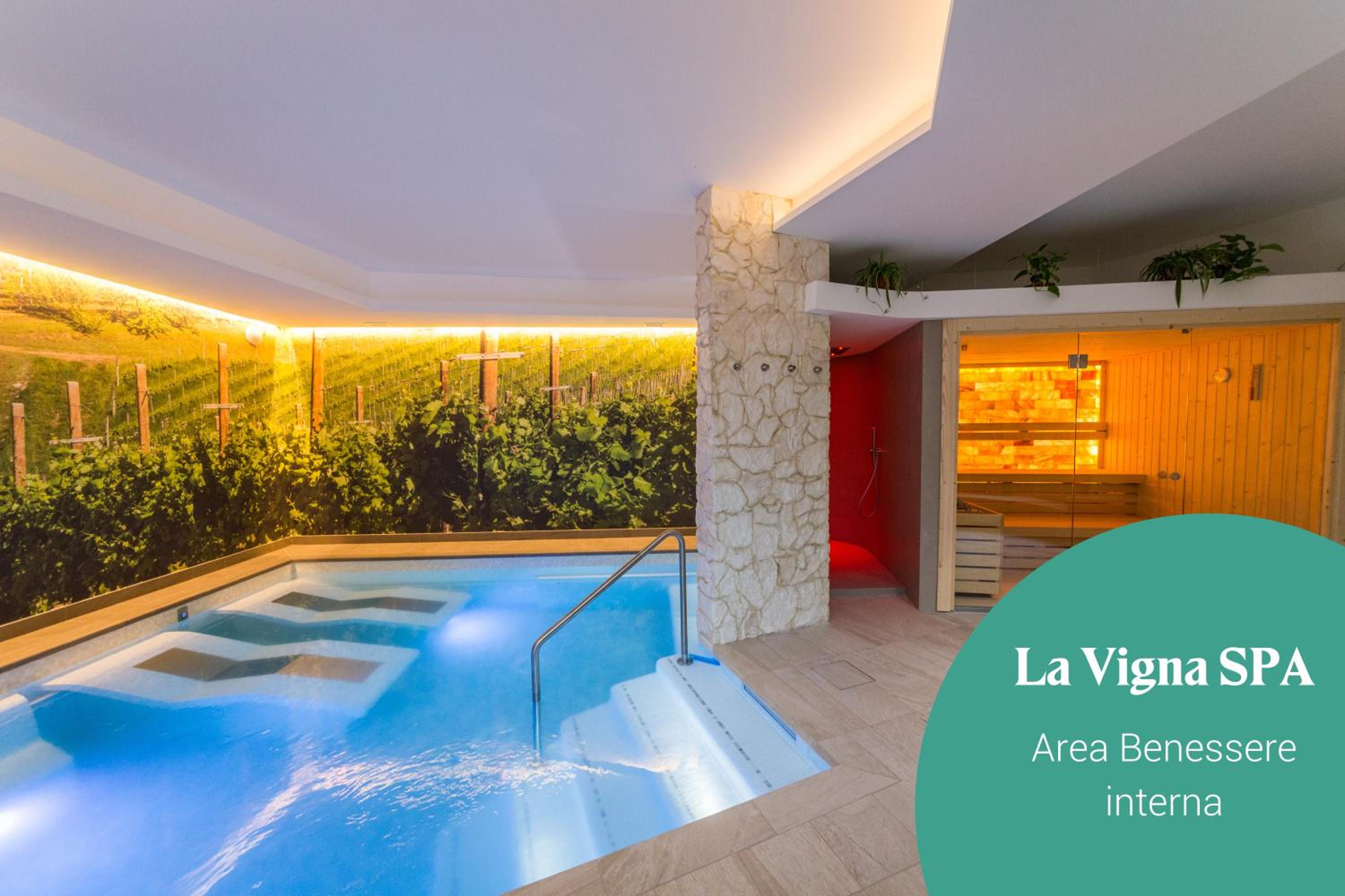 Double or Twin Room with Spa Access - Photo 10