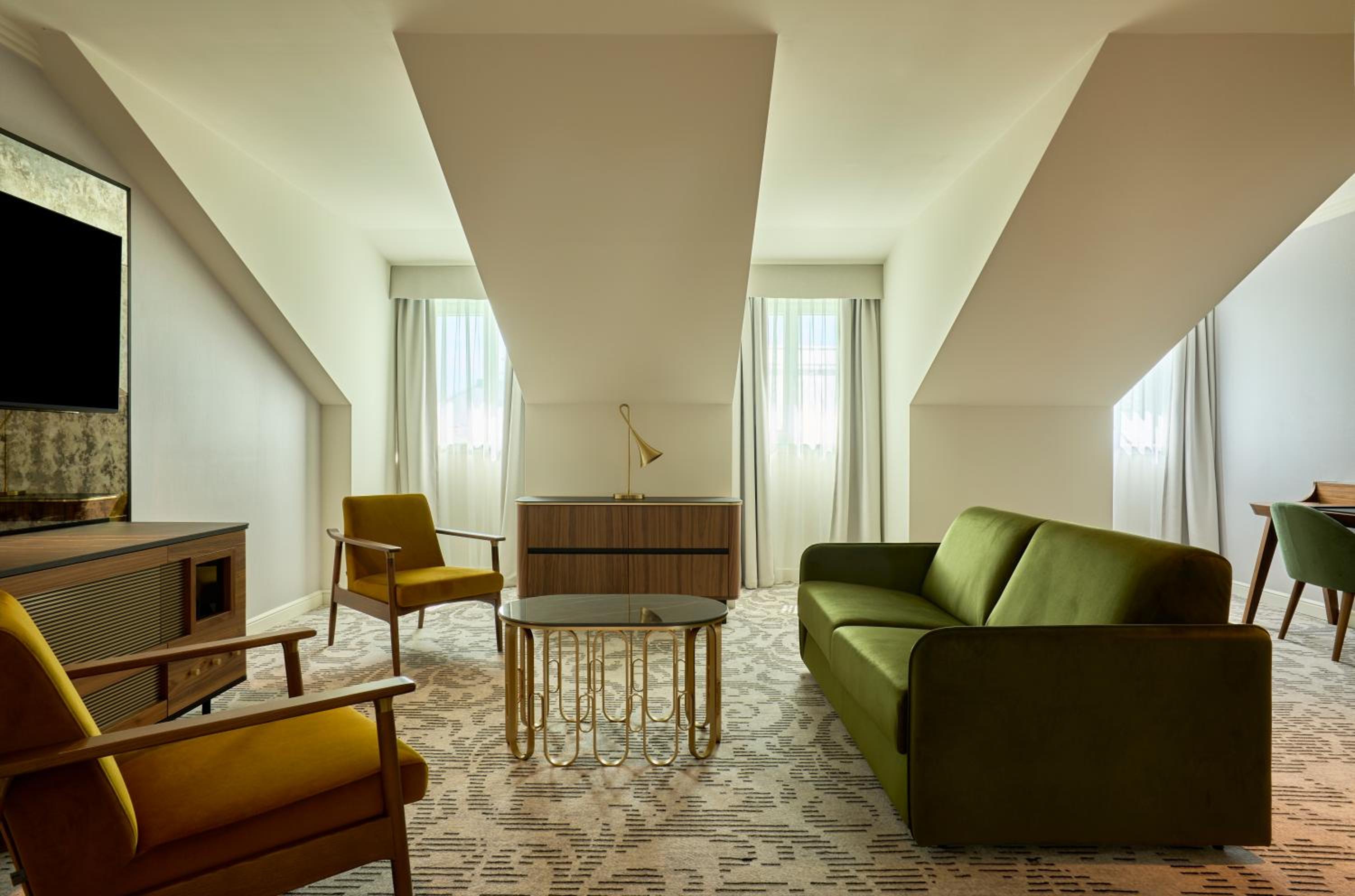 Deluxe One-Bedroom King Suite - Photo 5