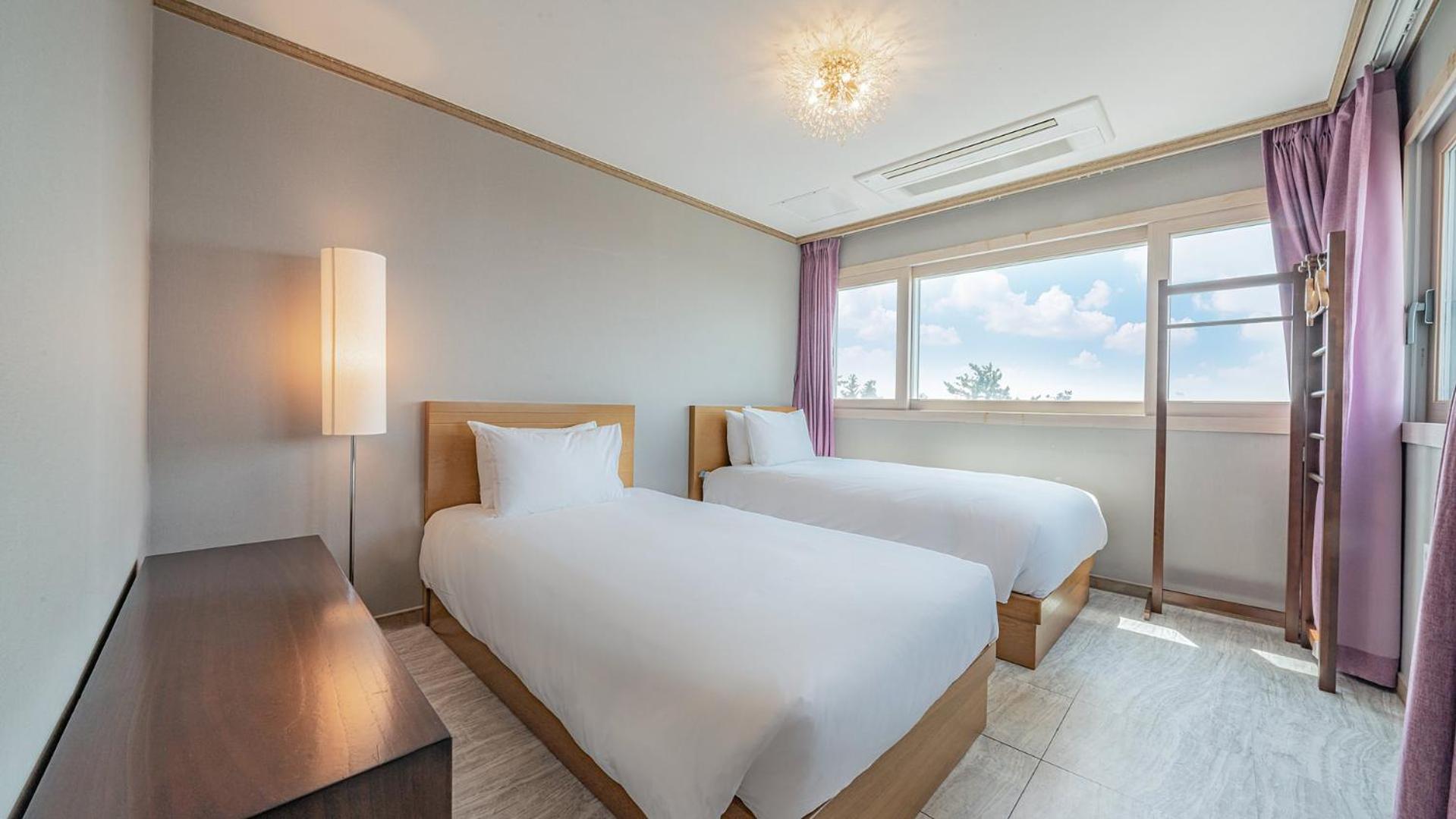 Deluxe Suite with Sea View photo 3
