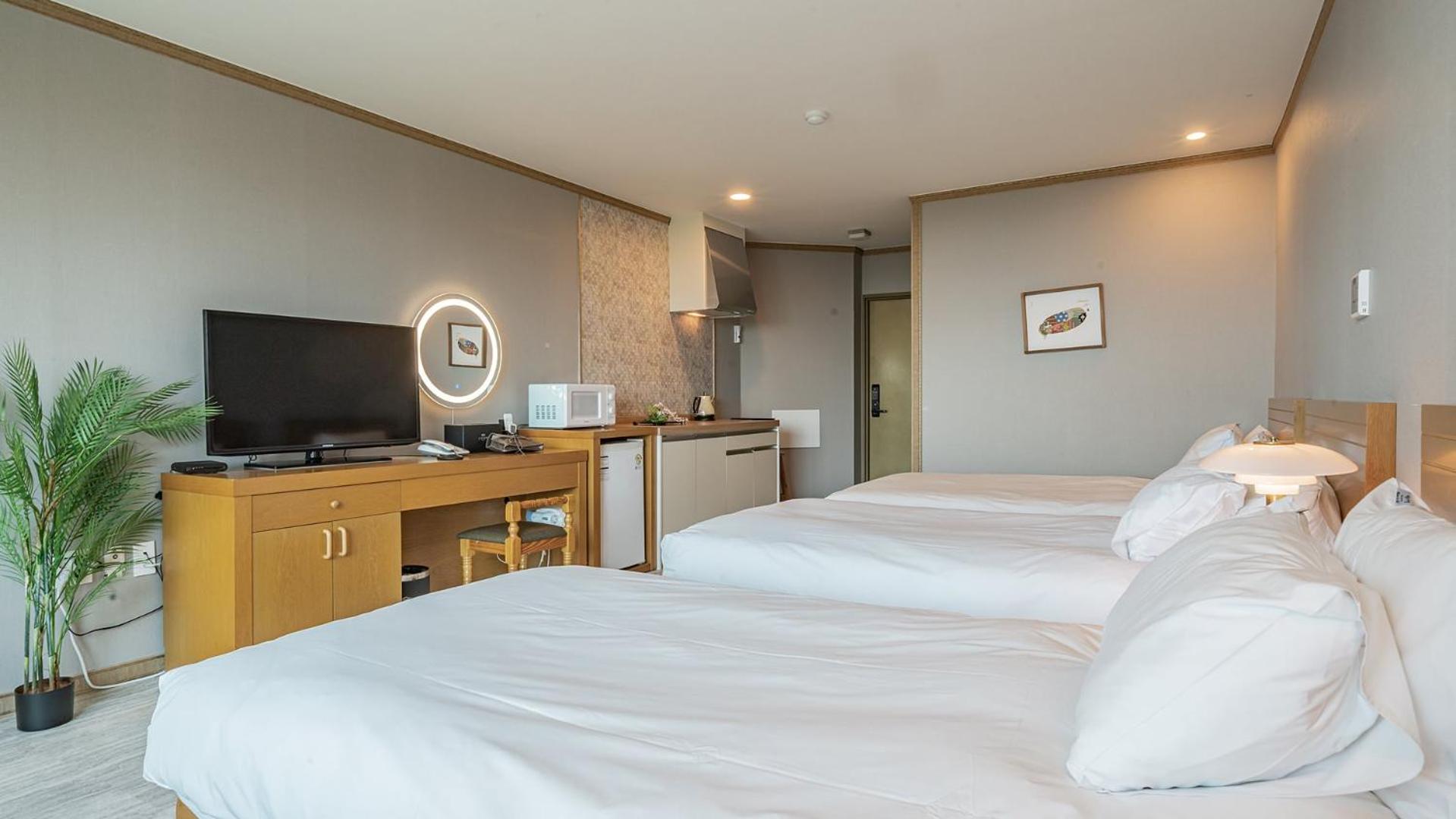 Deluxe Triple Room photo 2