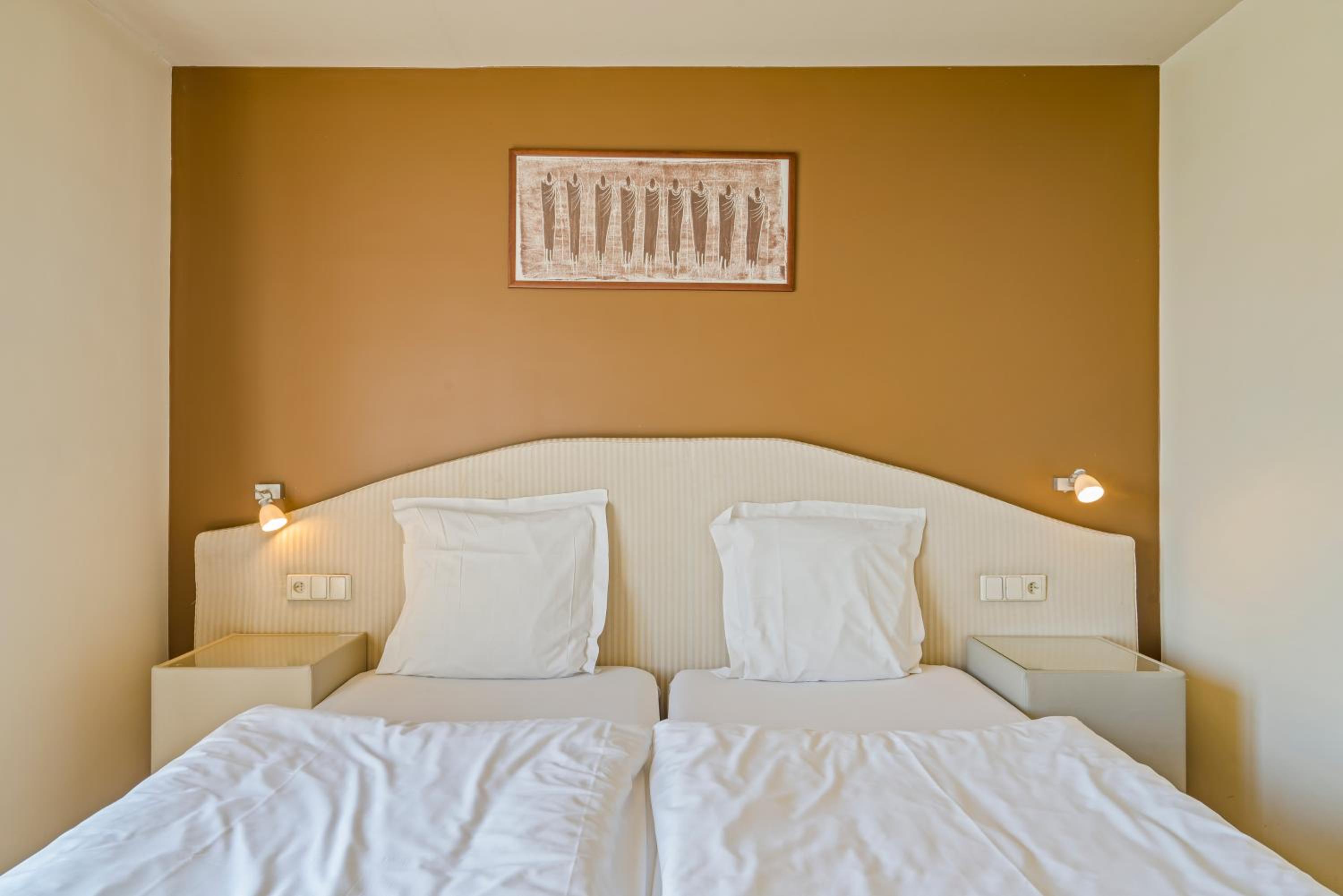 Twin Room with Bath photo 2